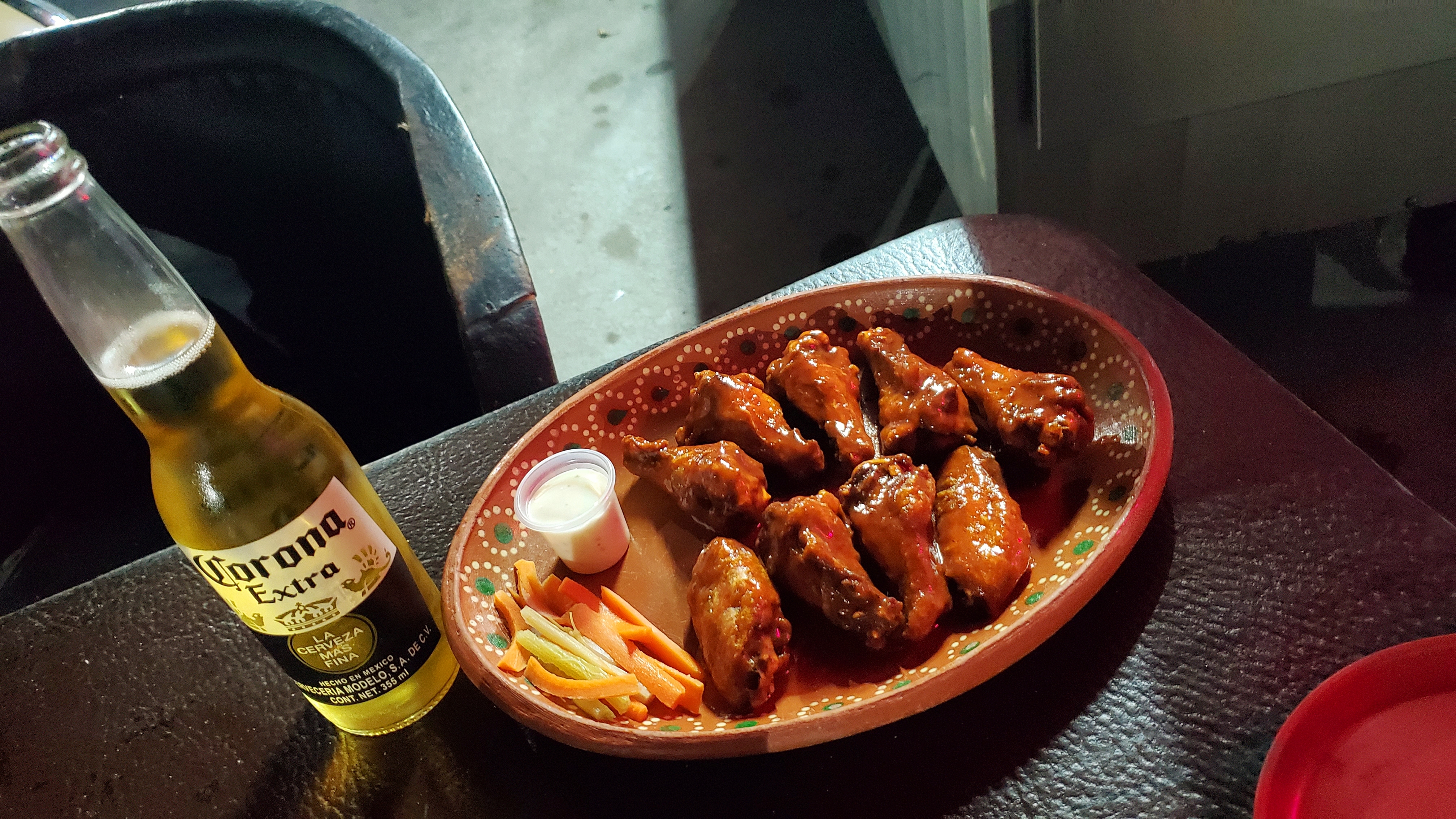 Juliu's Wings & Beer image 1