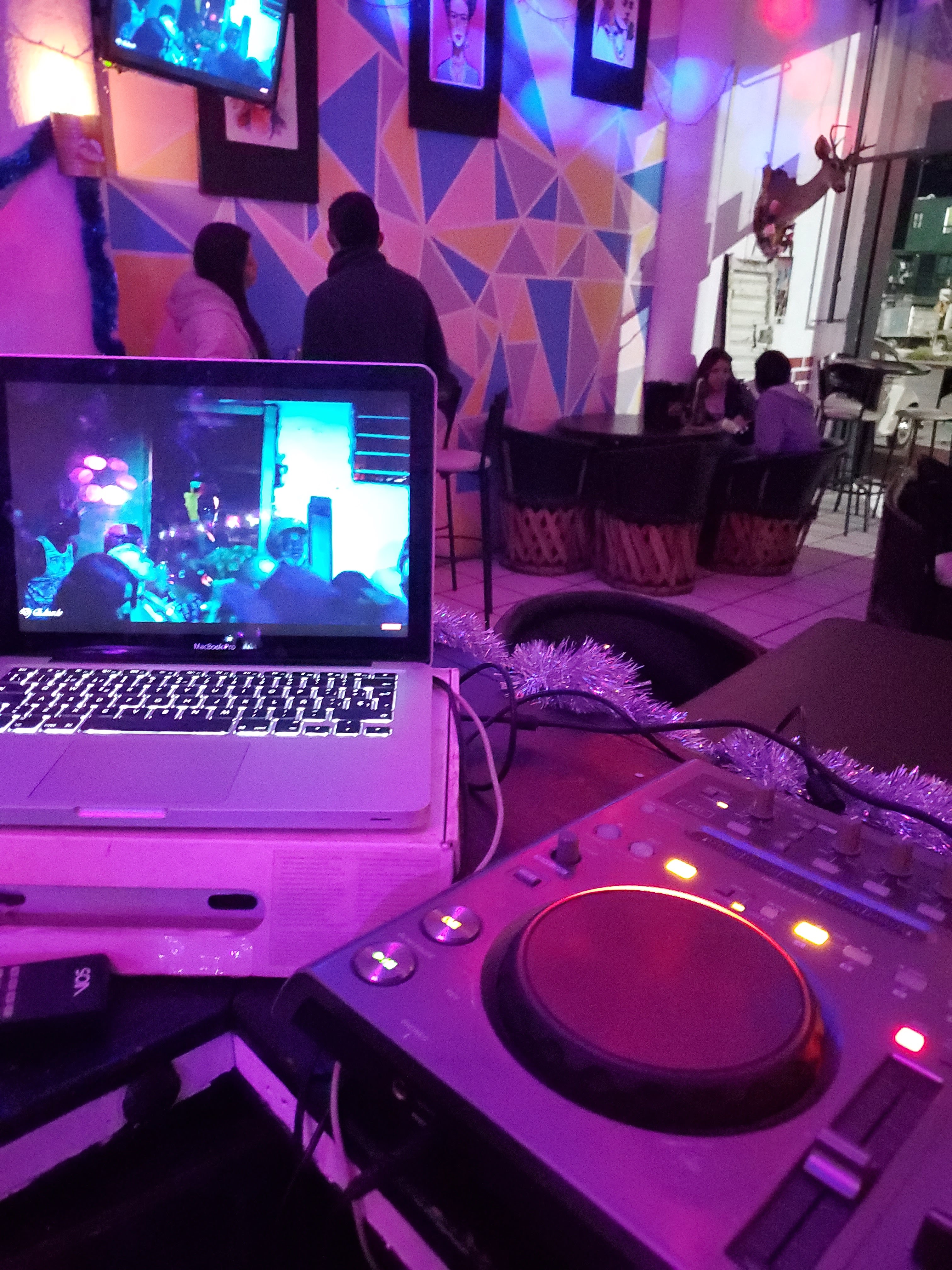 Juliu's Wings & Beer image 5