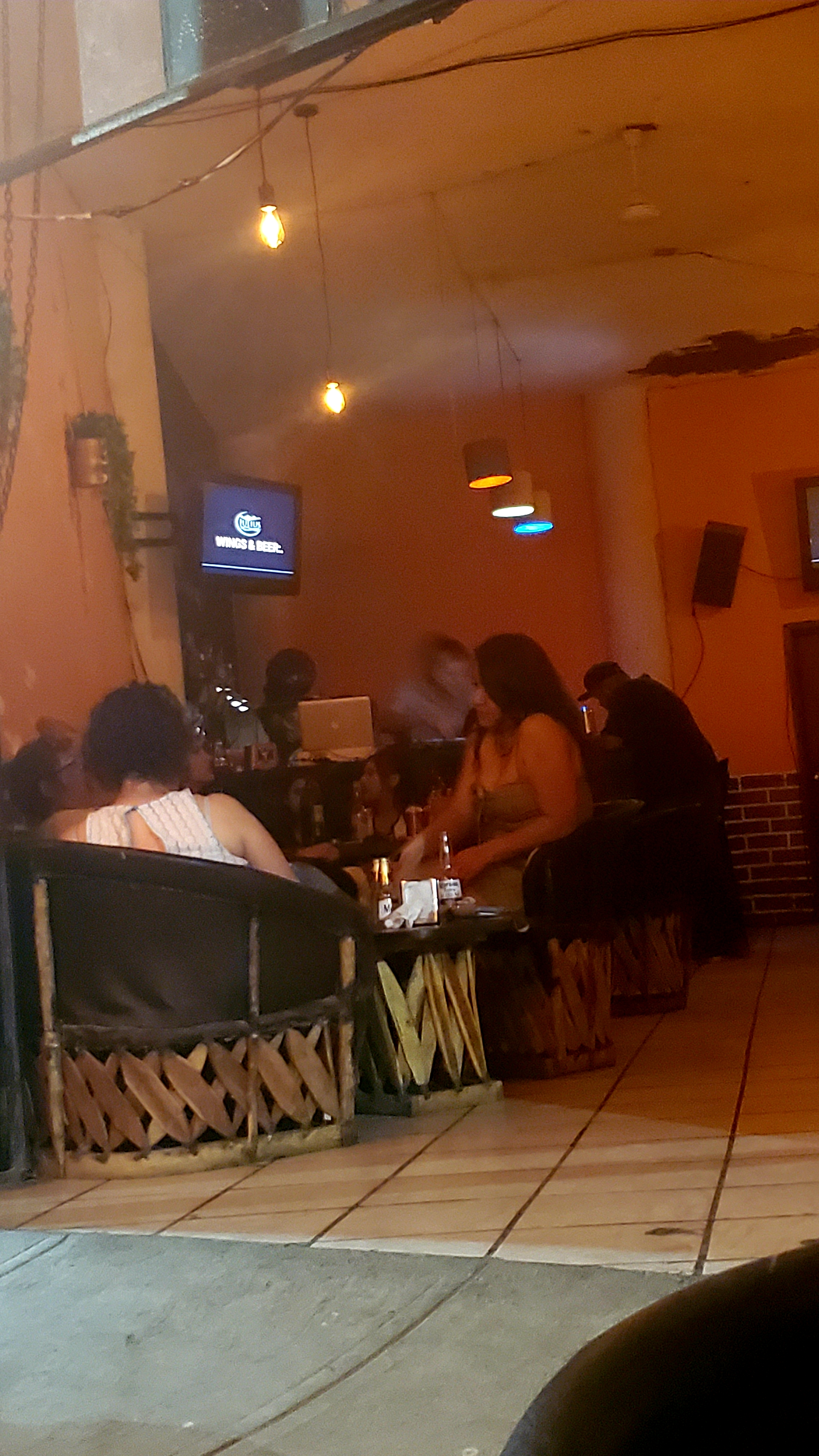 Juliu's Wings & Beer image 7