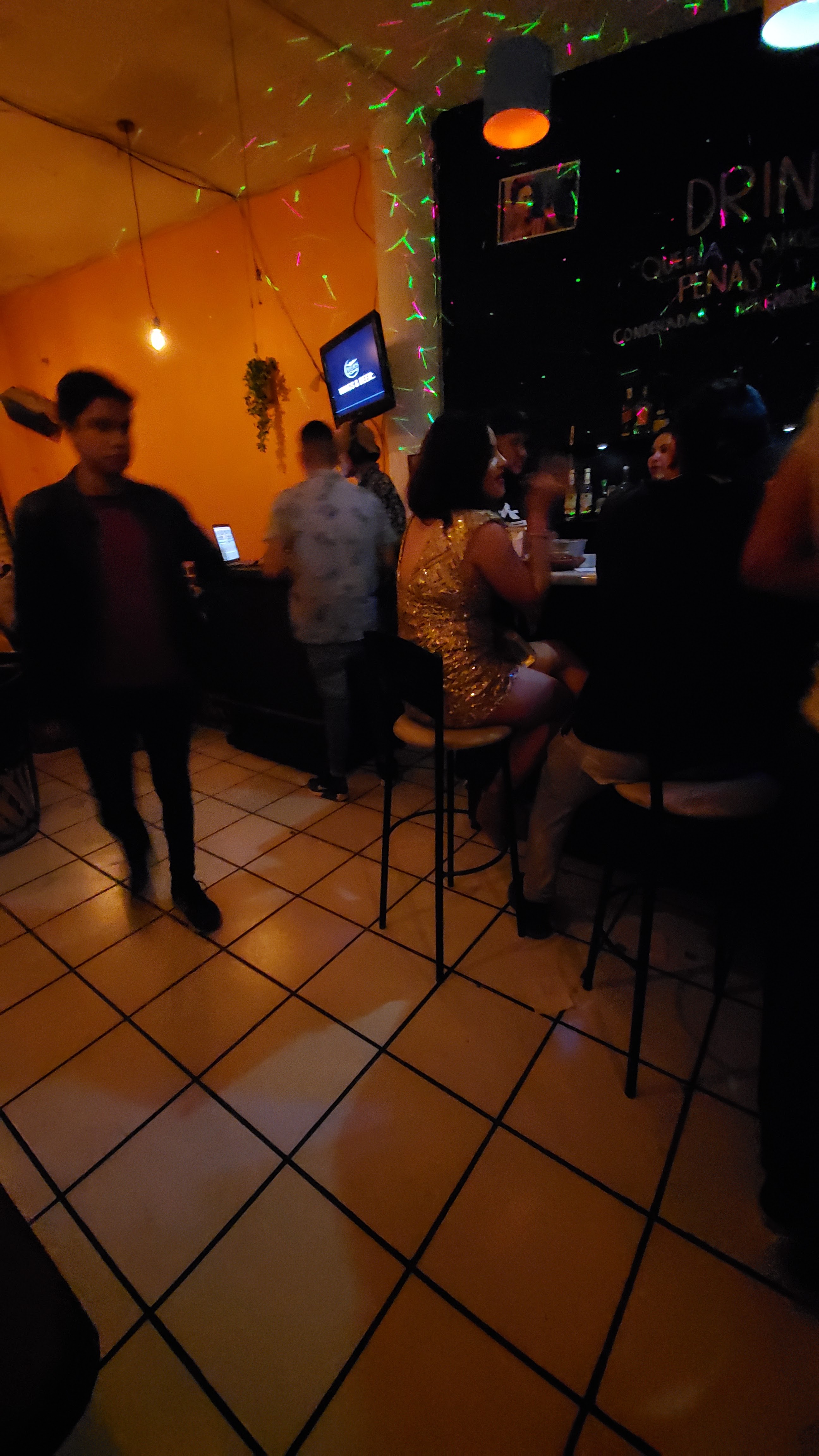 Juliu's Wings & Beer image 8