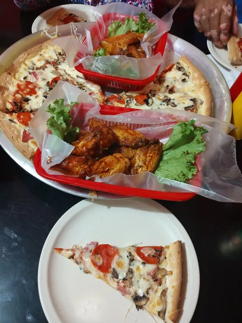 Pizzas Hunt image 1