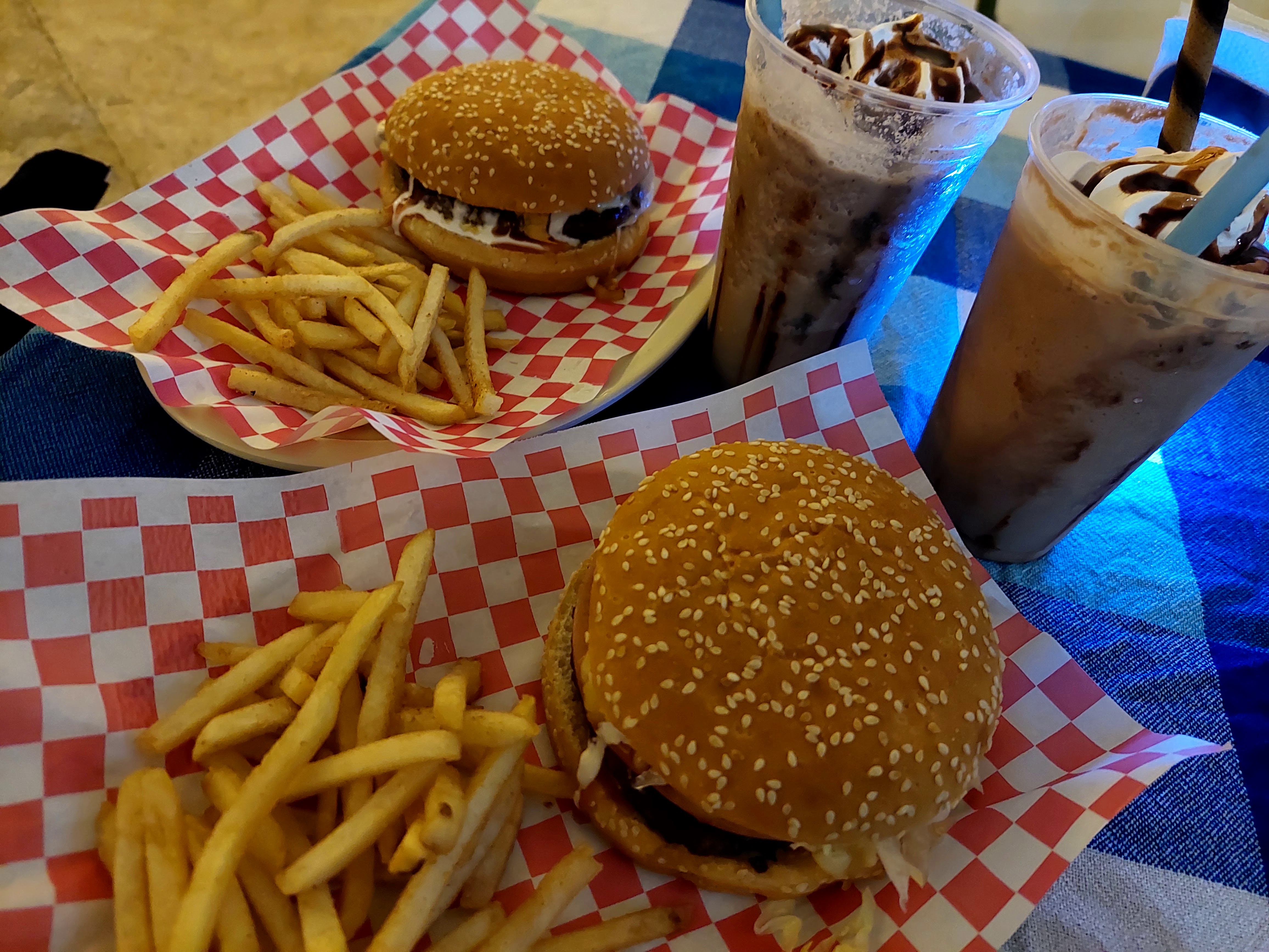 Los Girasoles image 1