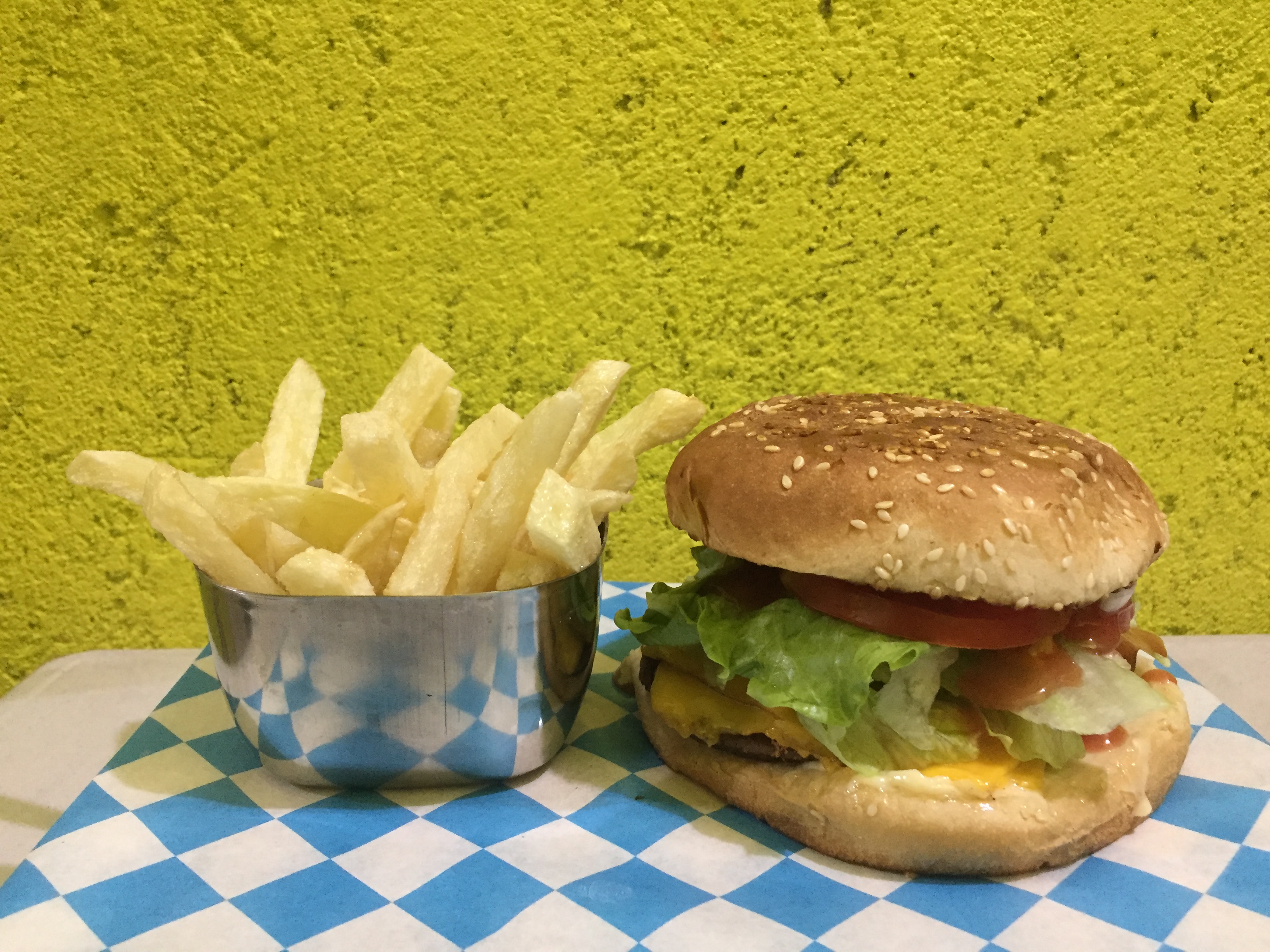 Hamburguesería & patatas Roy image 4