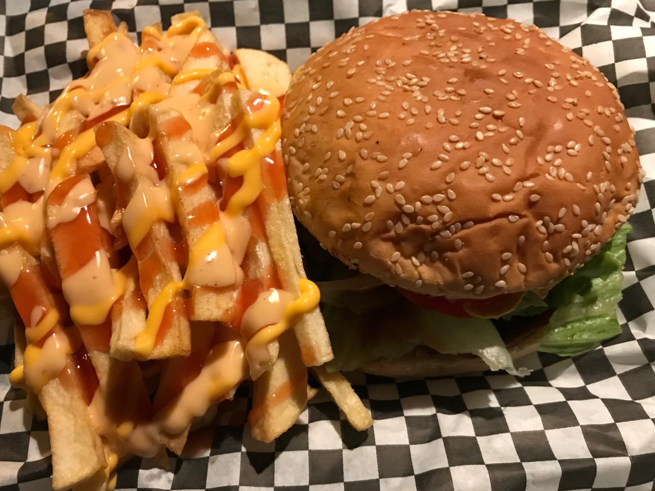 Hamburguesería & patatas Roy image 5