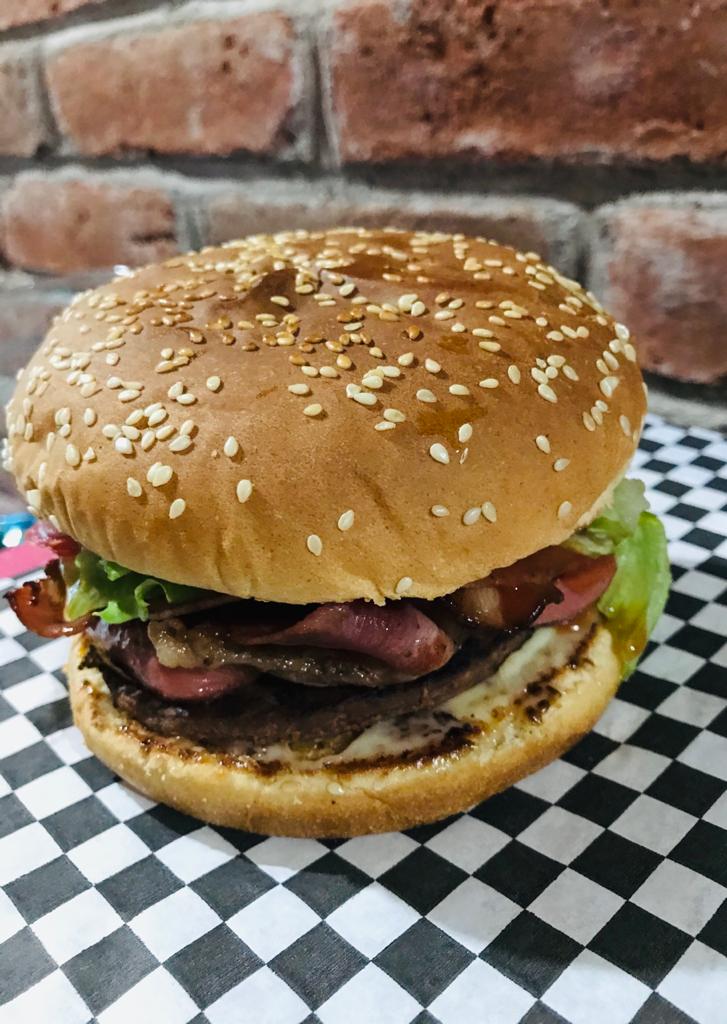 Hamburguesería & patatas Roy image 7