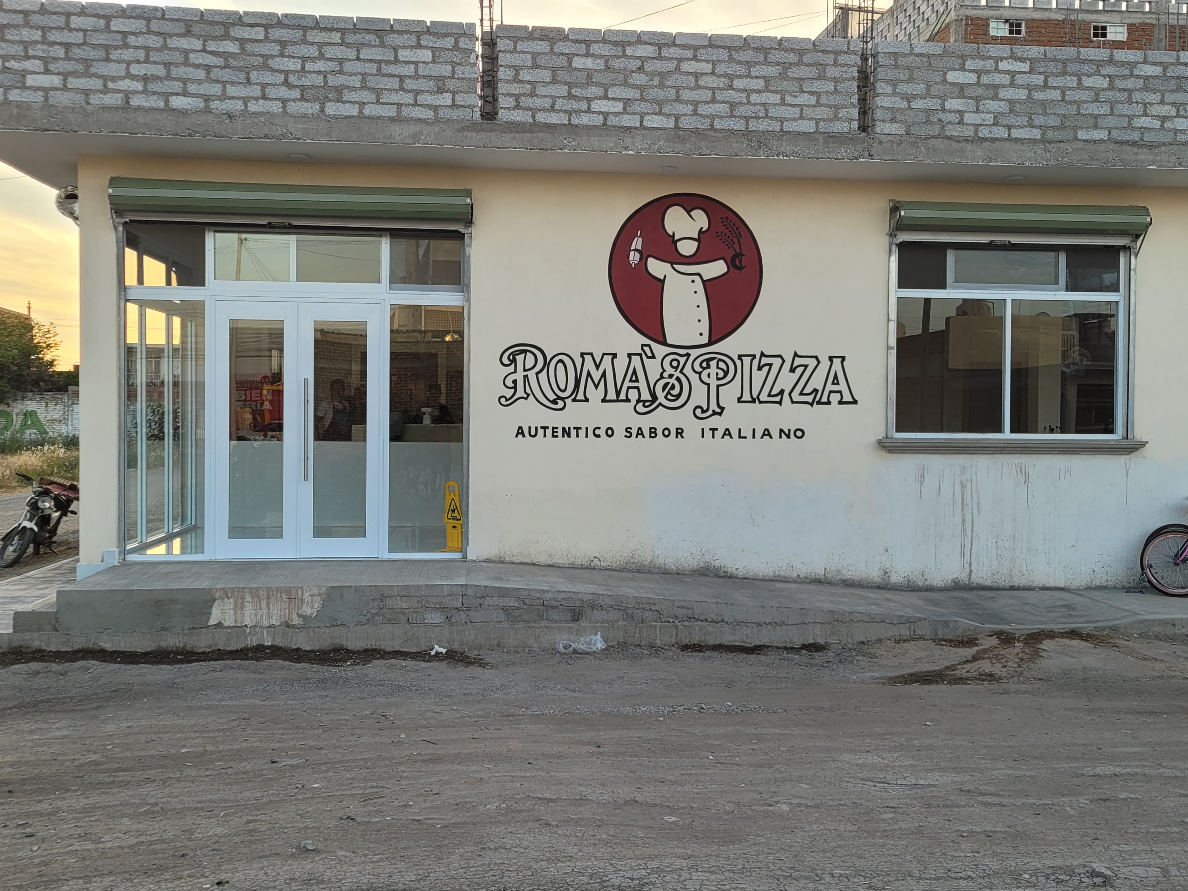 Romas Pizza image 2