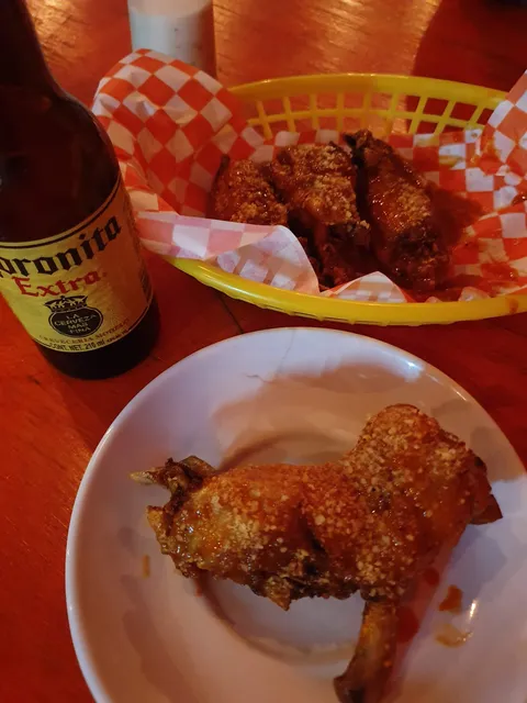 Central Wings Sport Bar image 3