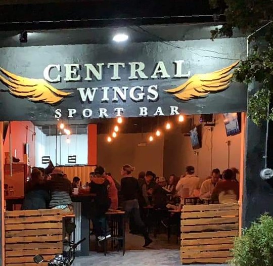 Central Wings Sport Bar image 8