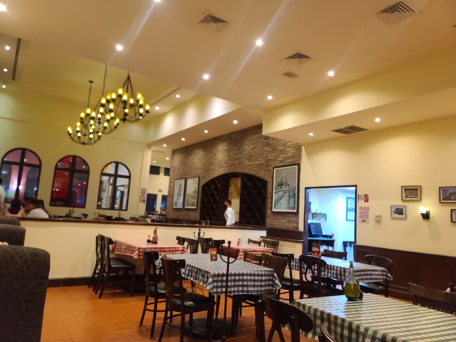 Italianni's Tuxtla image 1