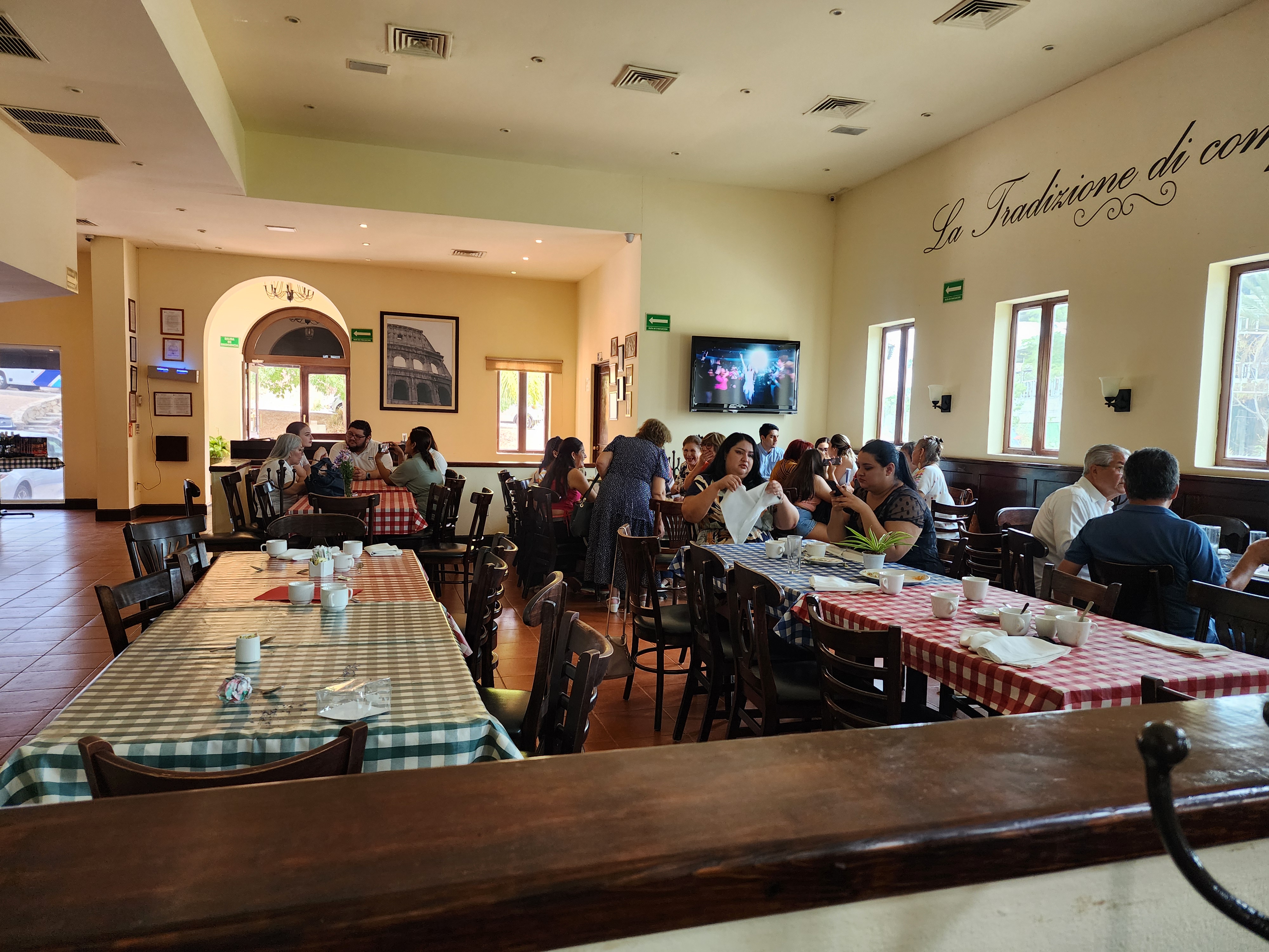 Italianni's Tuxtla image 3