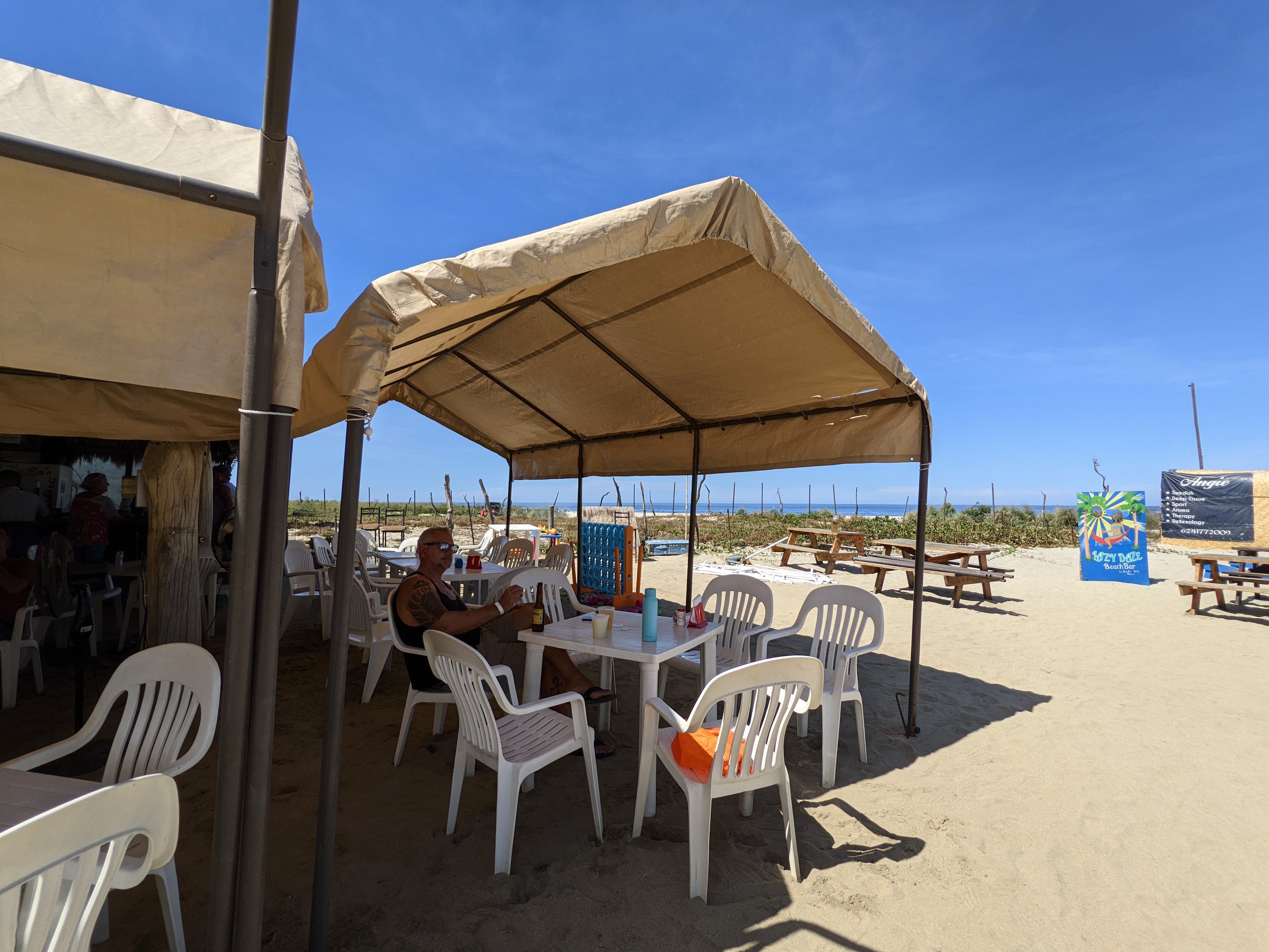 Lazy Daze Beach Bar image 1