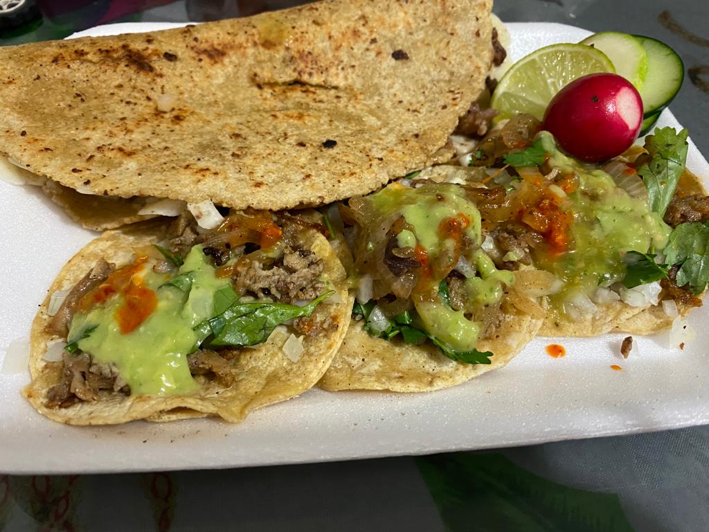 Taquería "Taco-Lú" image 2
