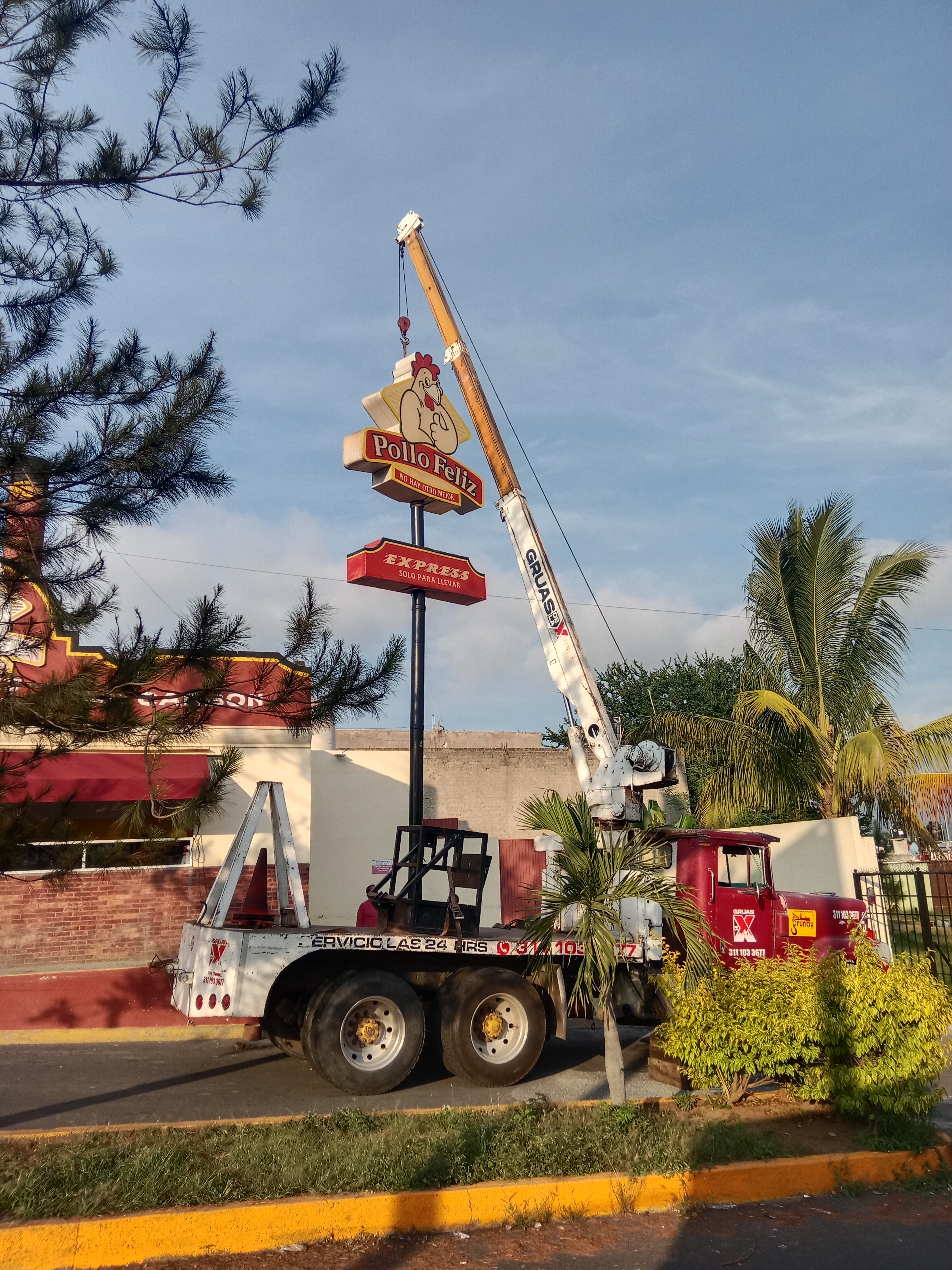 Pollo Feliz Express image 4