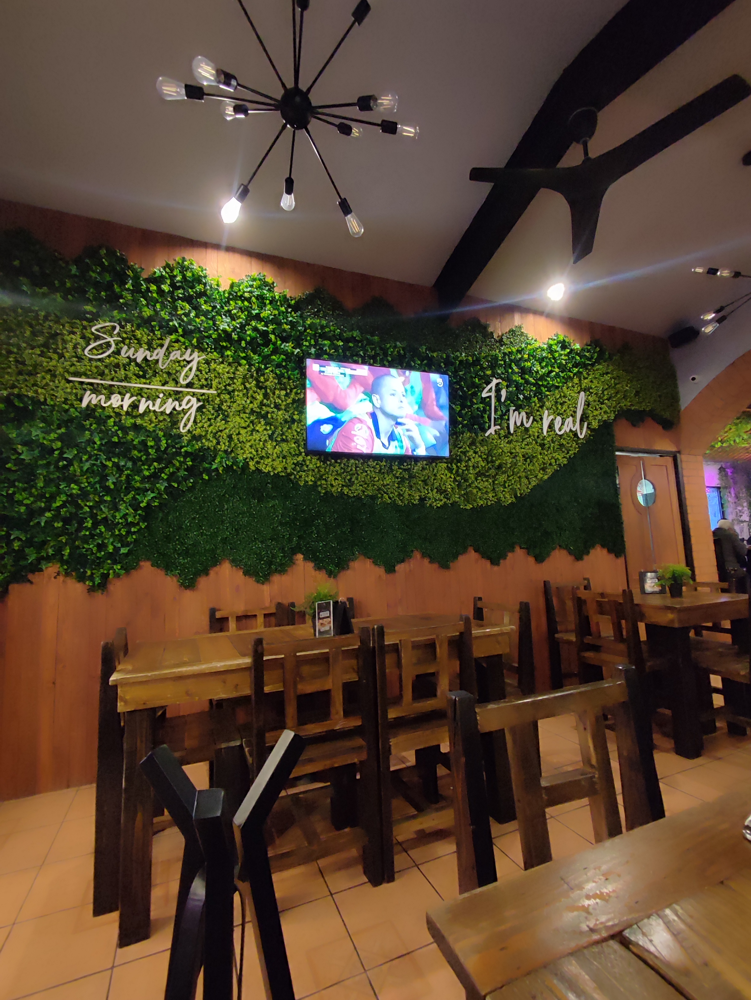 Brunette Kitchen & Drinks image 1