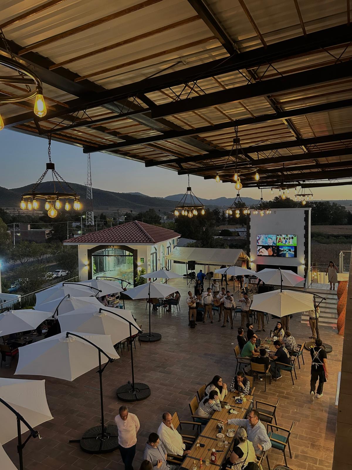 Terraza 360° Grill and Mixology image 3