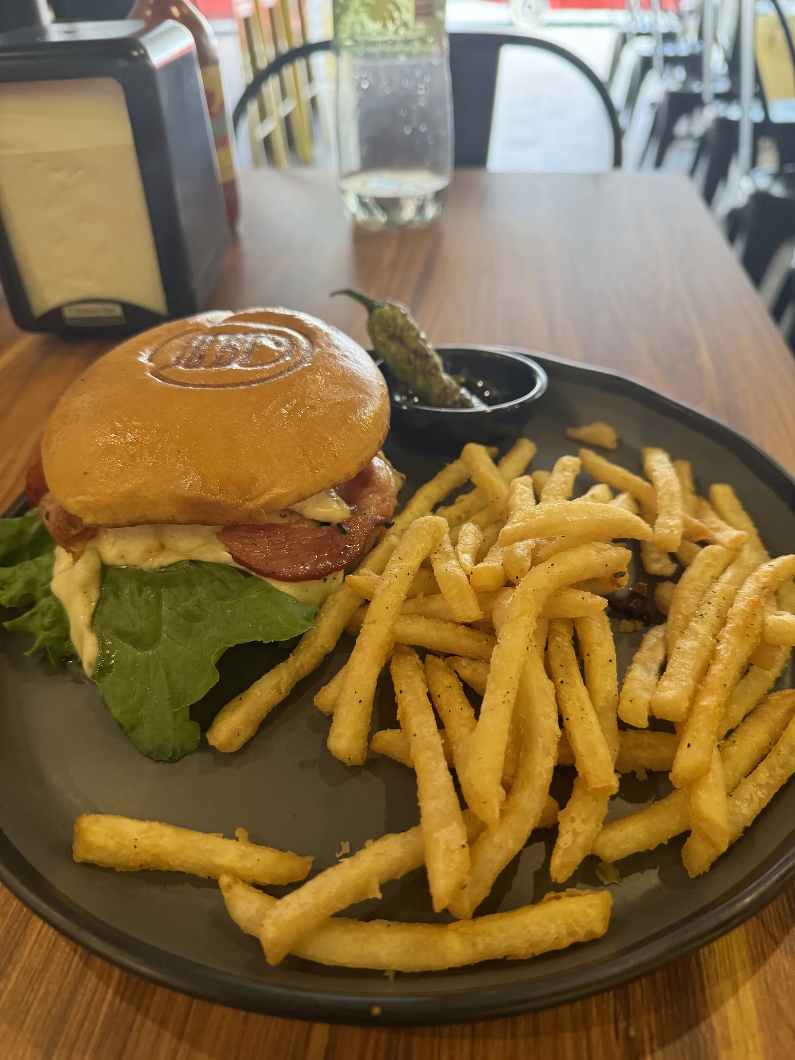 Pop Burger image 2
