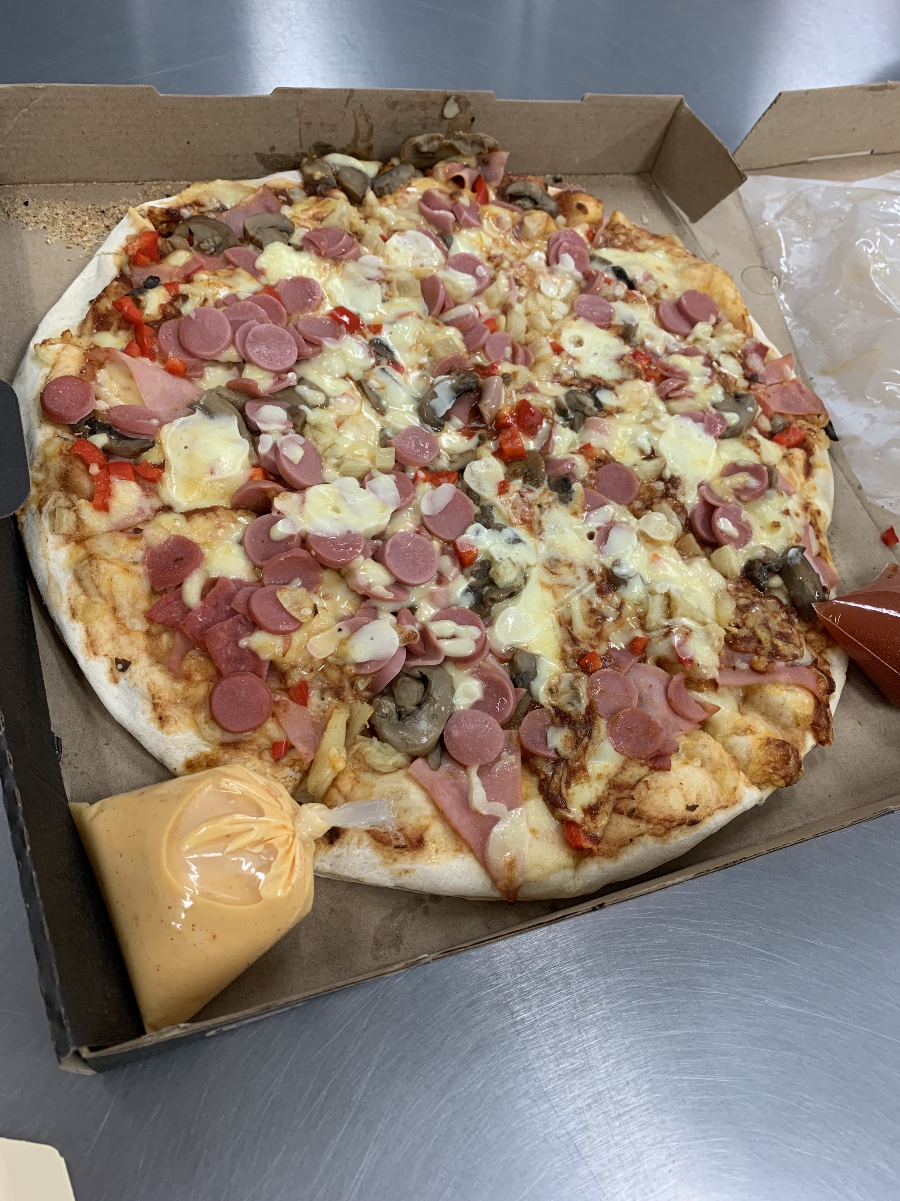 Pizza Family "La pizza más Perra" image 1