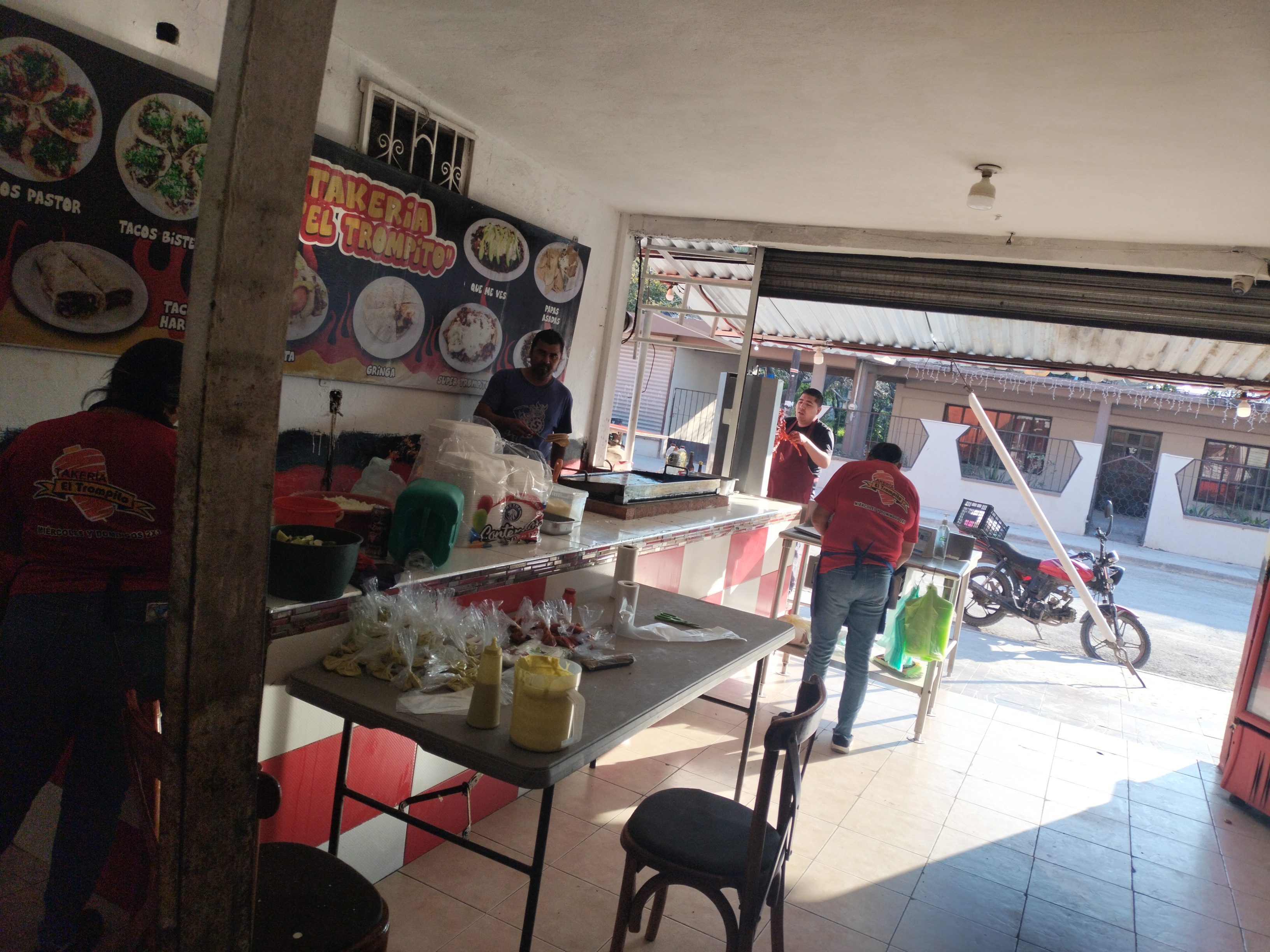 Taquería “El Trompito” image 2