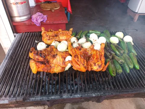 Pollos asados al carbón Aragón image 1
