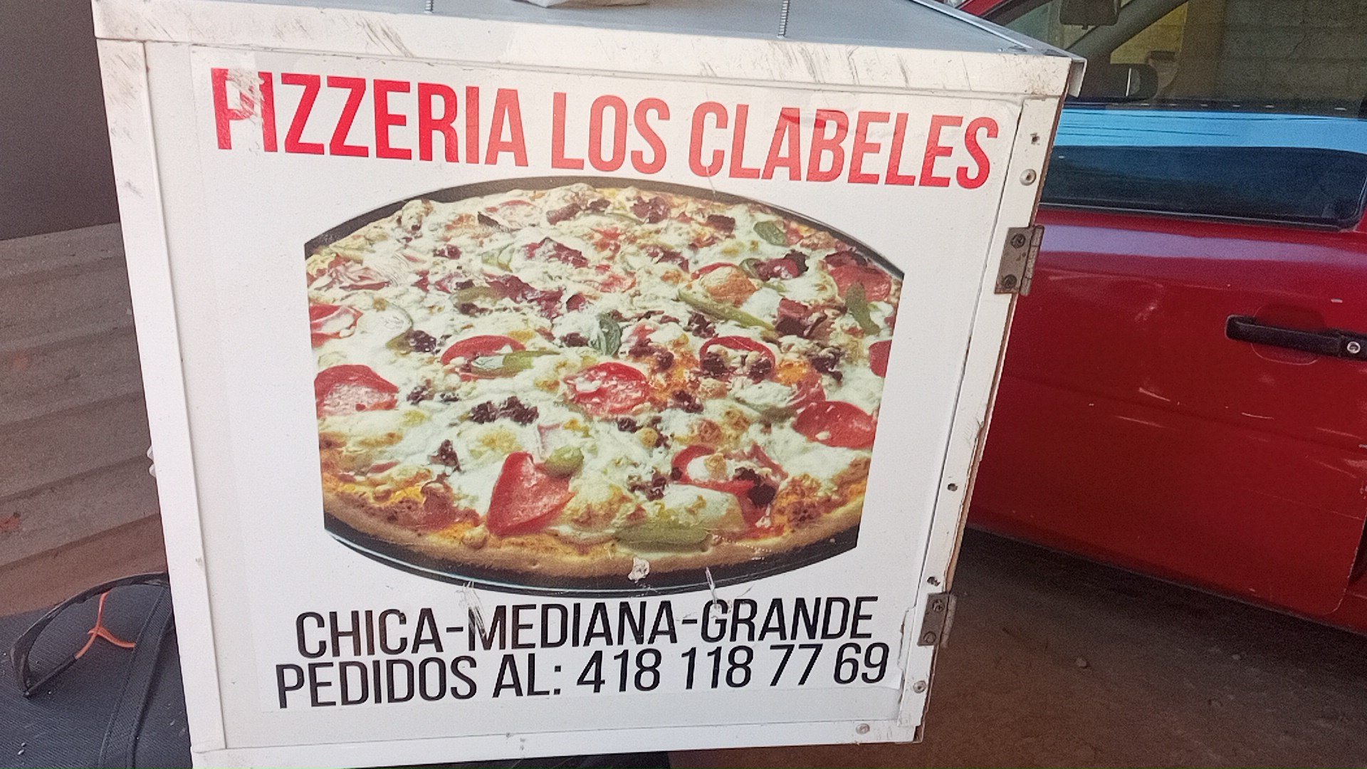 Pizzería los claveles image 2