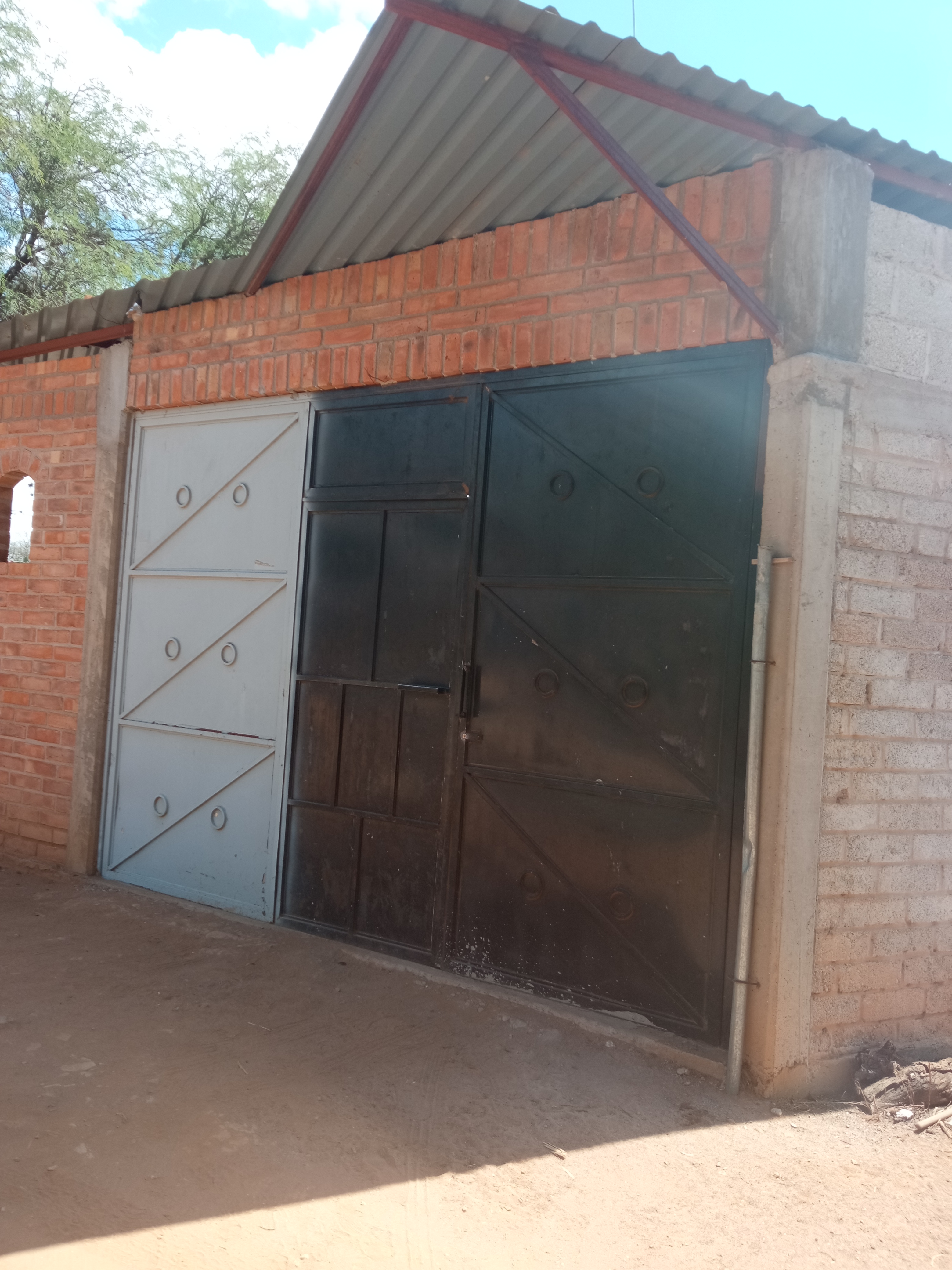 Pizzería los claveles image 3