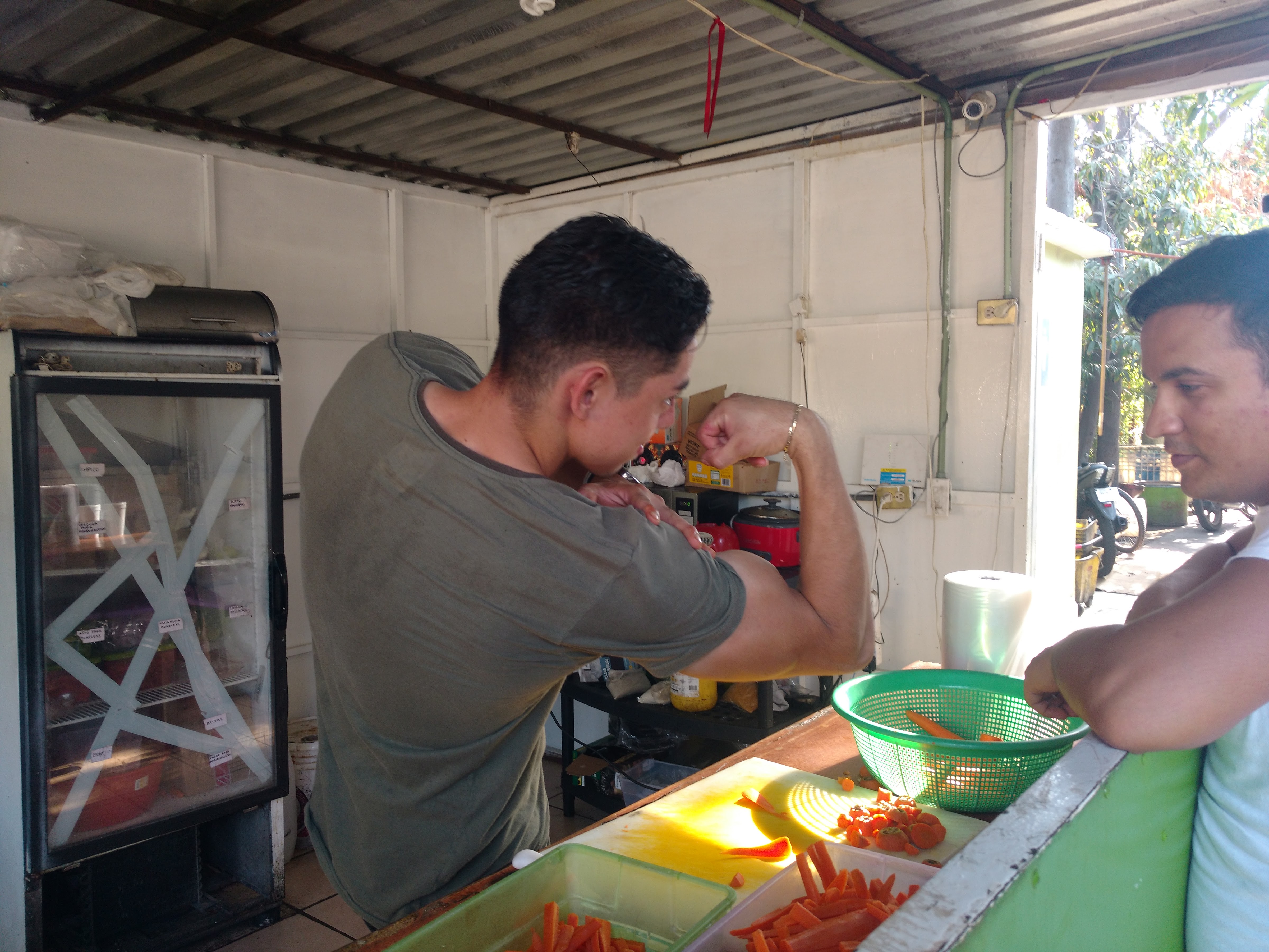 Berny's Shushi & Hot Wings image 9