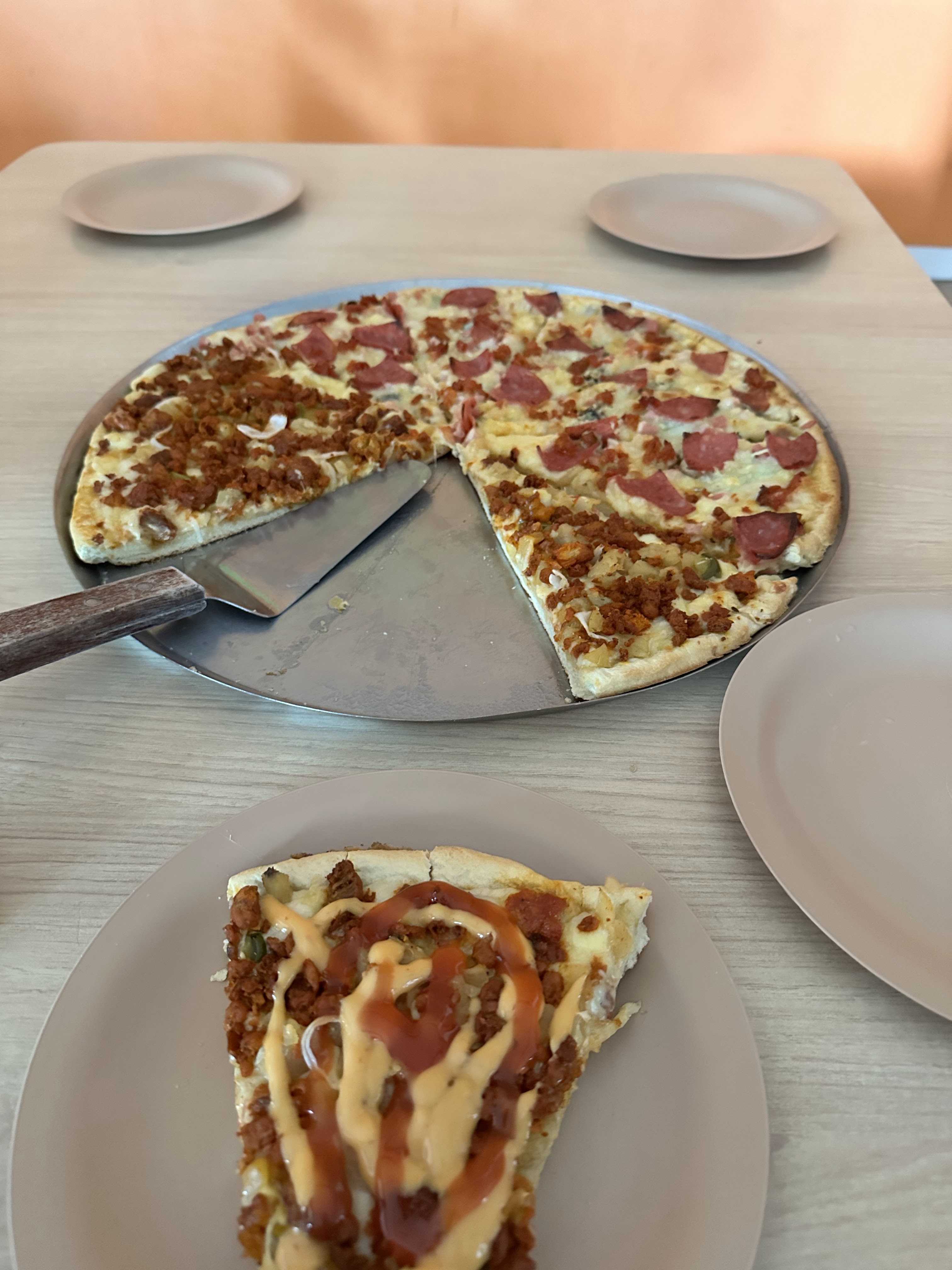 Rikas Pizzas image 3