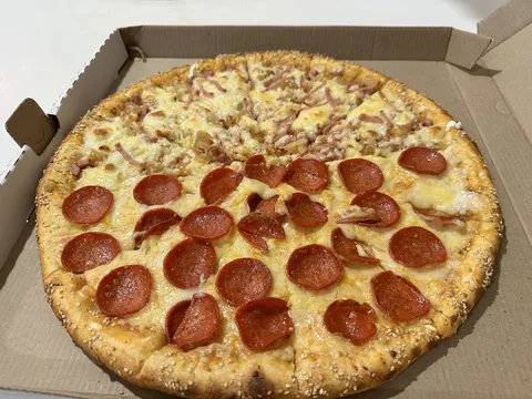 Rikas Pizzas image 10