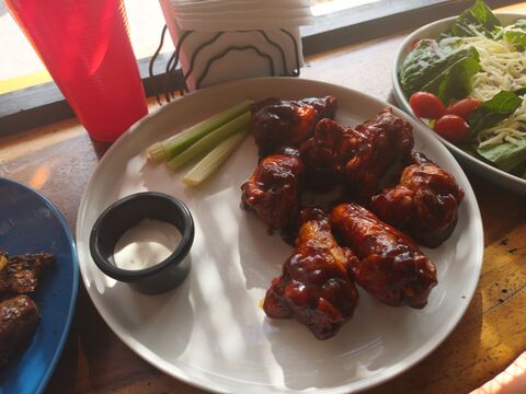Ozzie's Sports Bar & Grill image 6