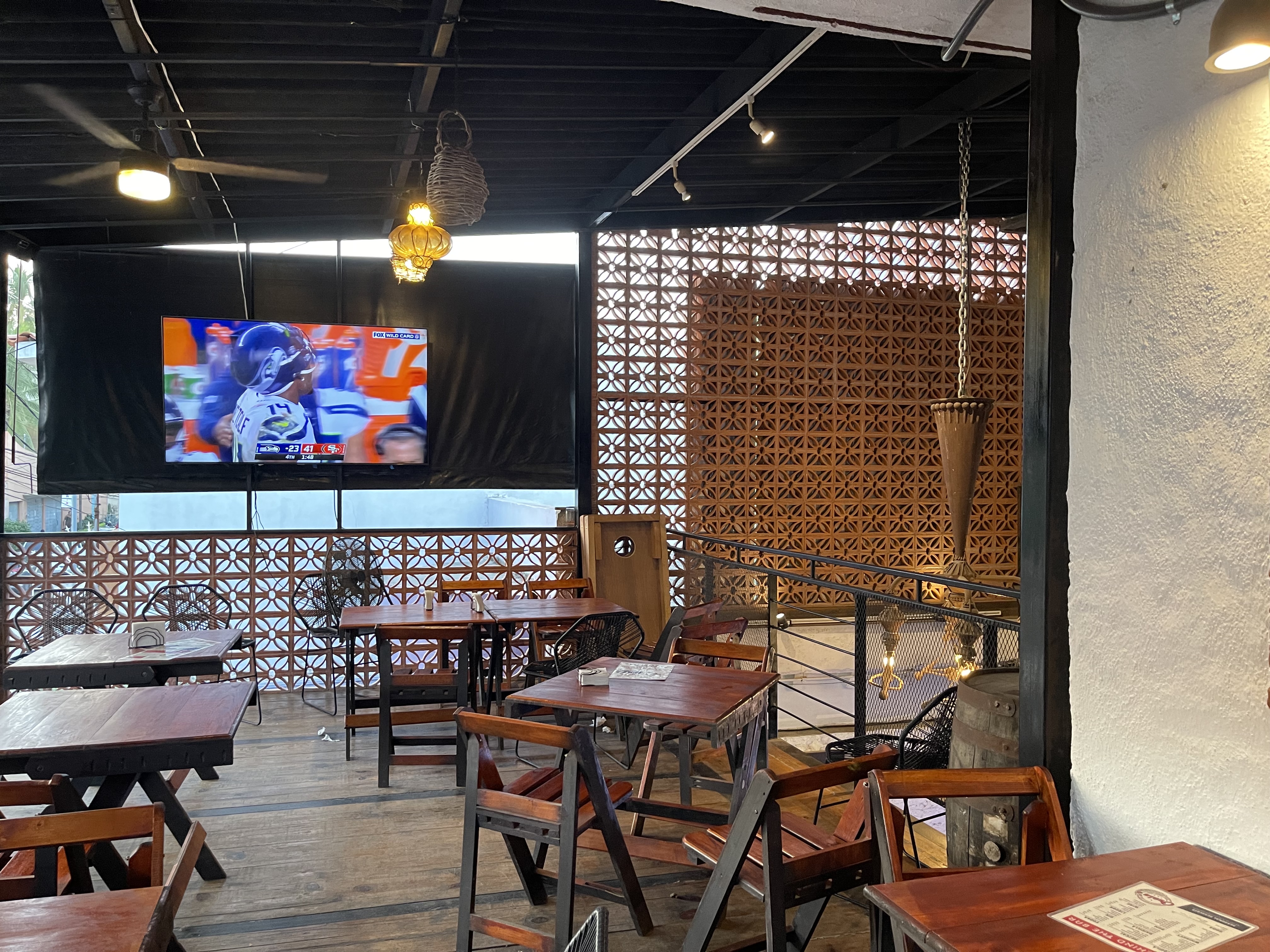 Ozzie's Sports Bar & Grill image 7