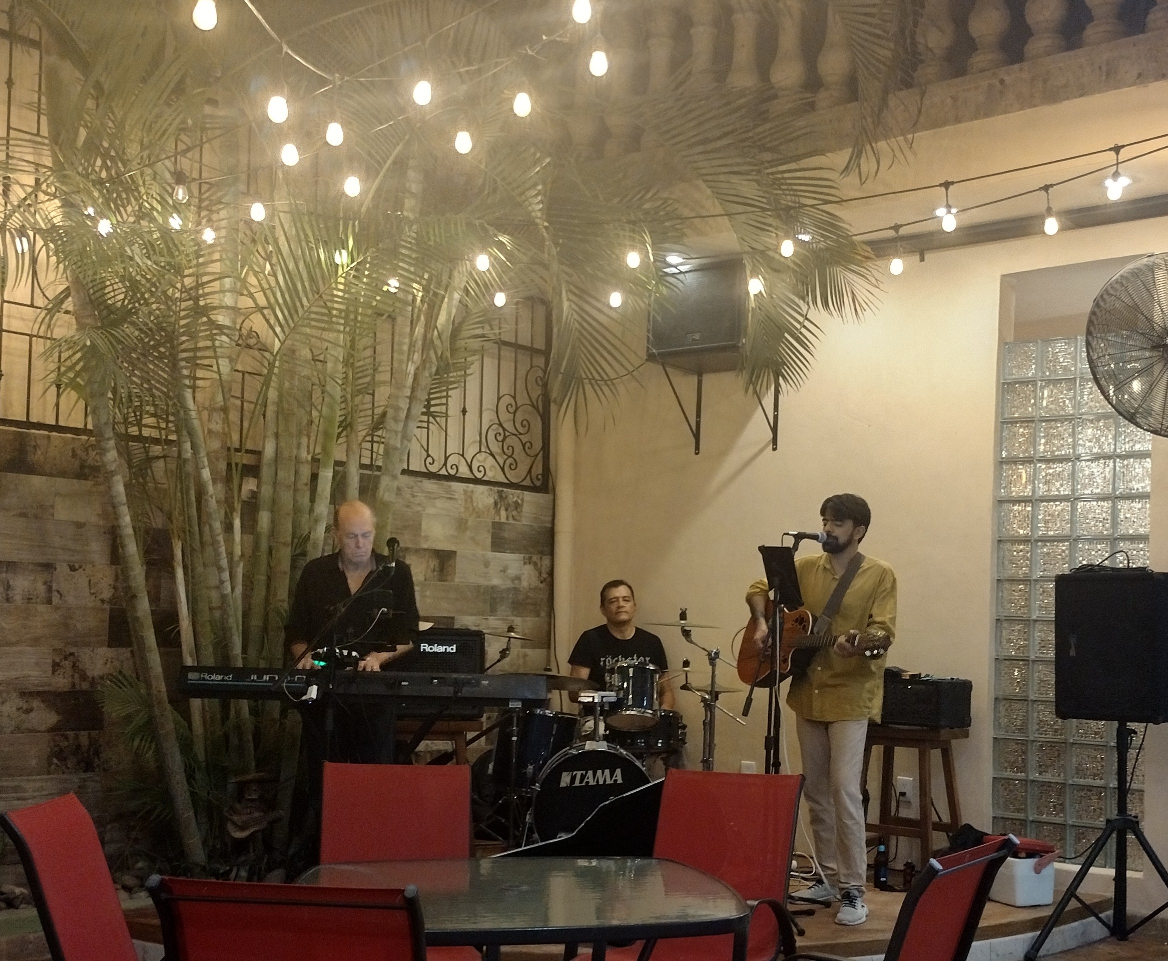 Lola’s on Lázaro image 4