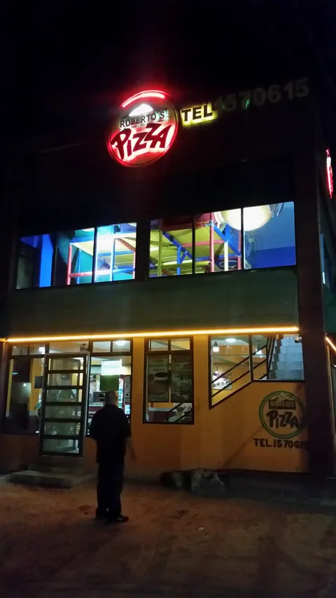 Roberto's Pizza image 8