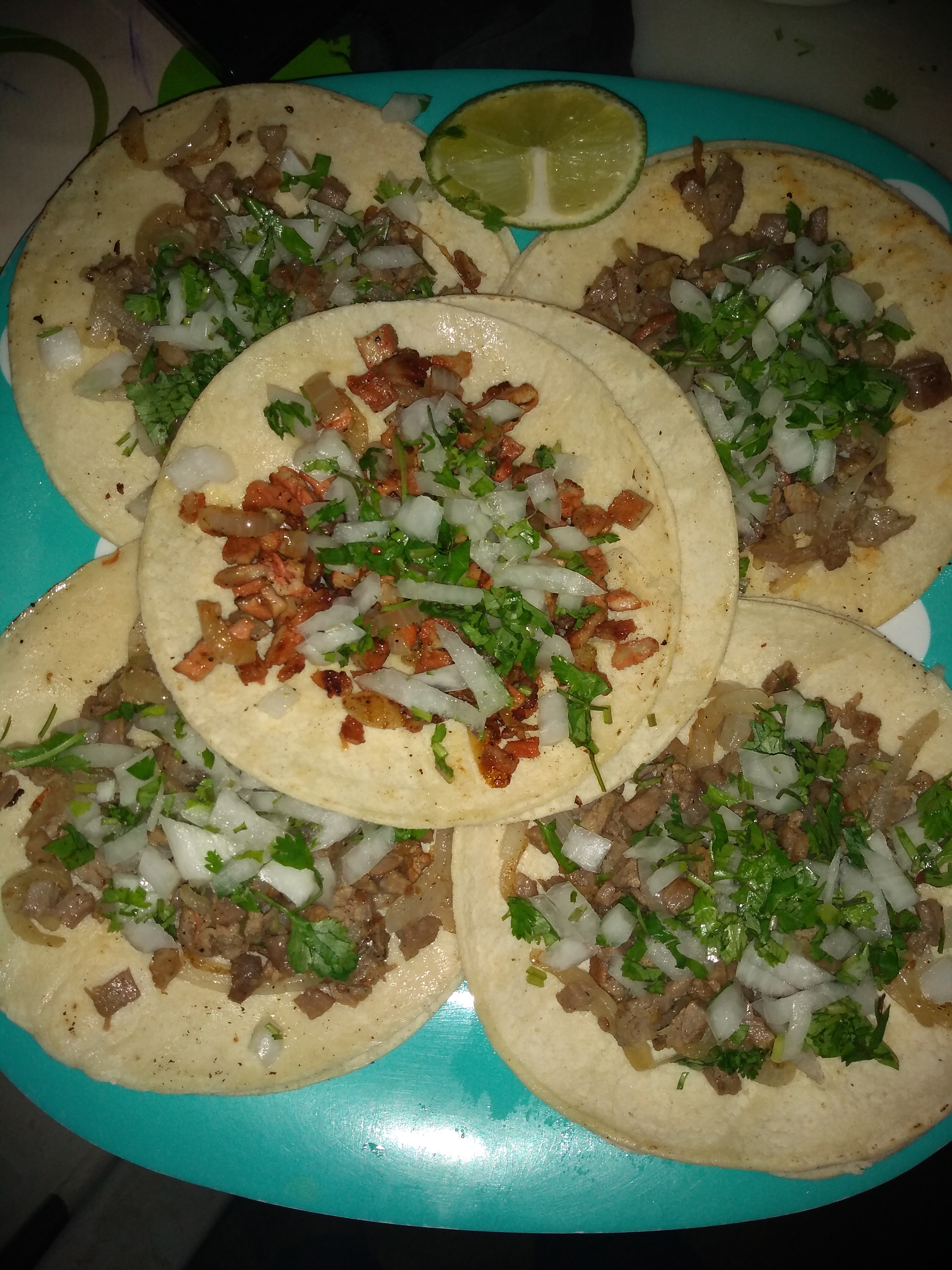 Taquería y Antojitos "Cangreburguer Mix" image 3