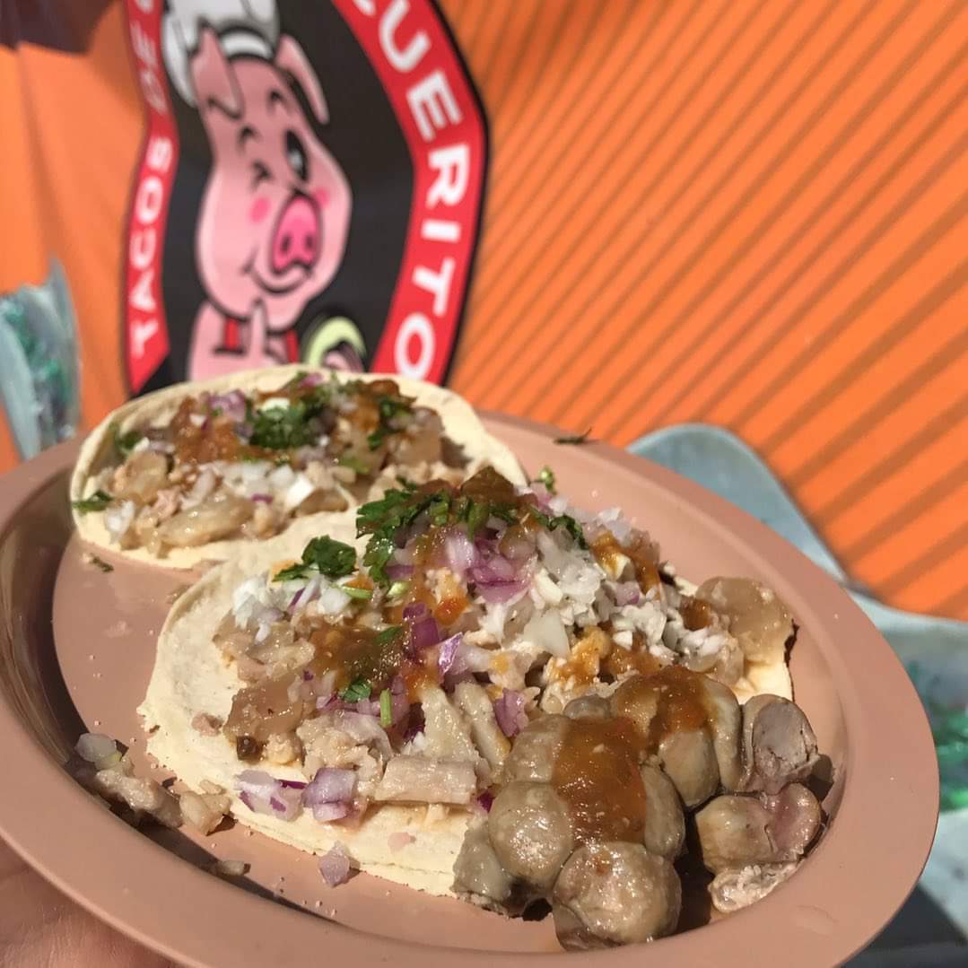 Los bajo, tacos de carnitas y cueritos image 1