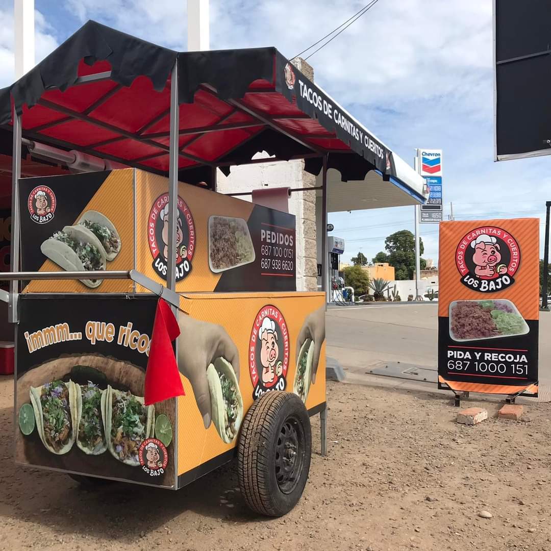 Los bajo, tacos de carnitas y cueritos image 2