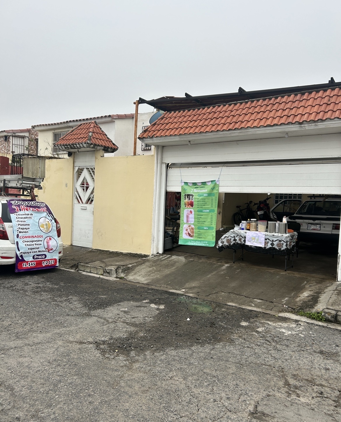 Jugos y licuados 2 Hermanos image 1