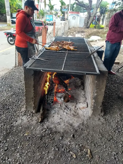 Súper pollo a la leña image 2