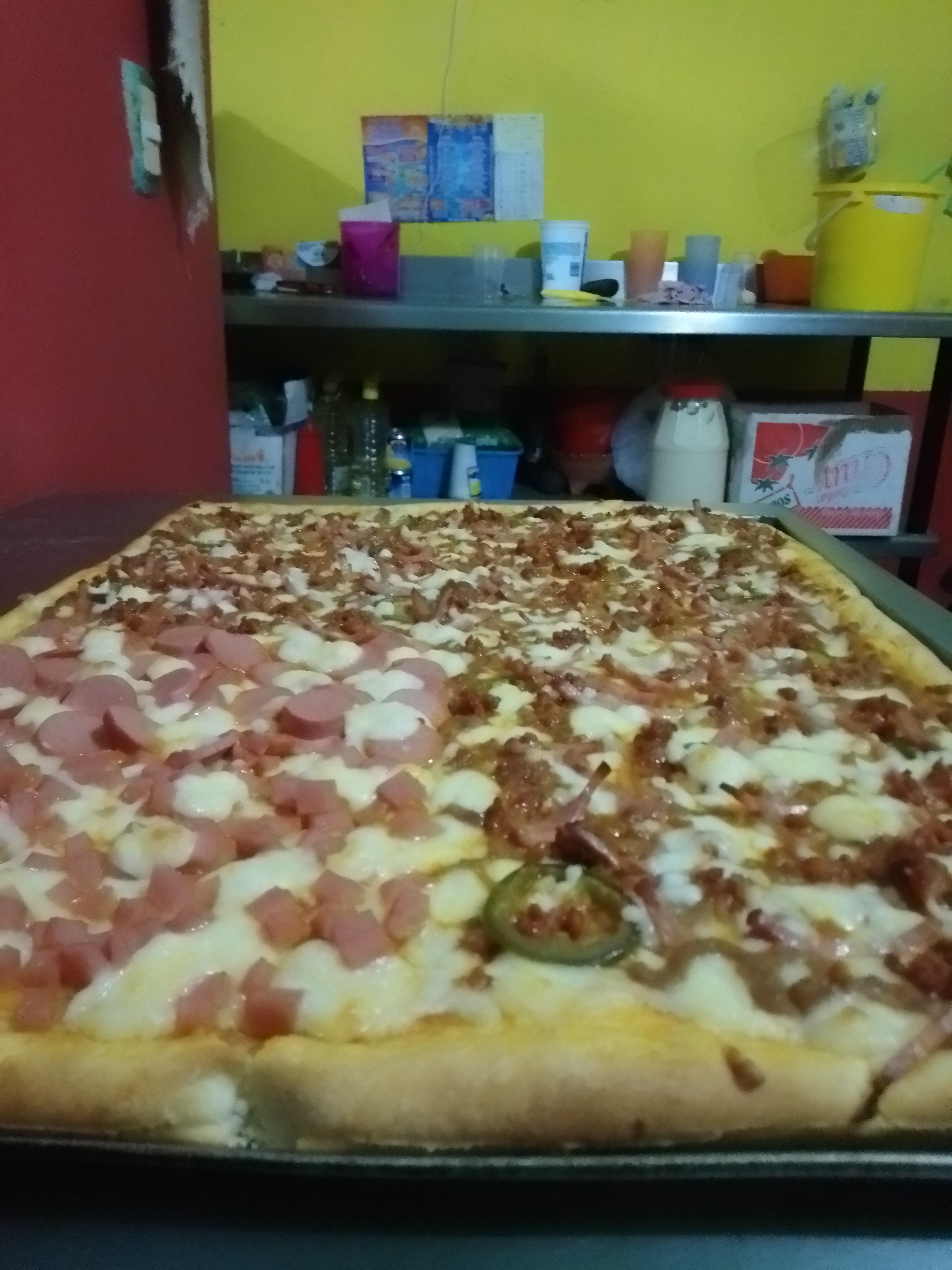 pizzas johanys image 2