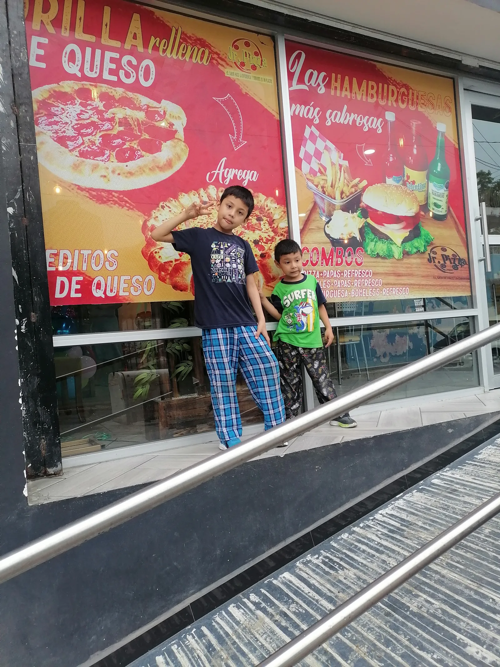 Jr Pizzas image 3
