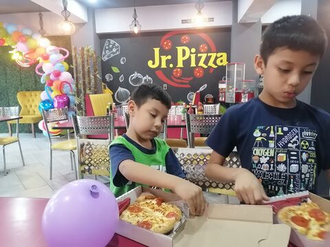 Jr Pizzas image 5