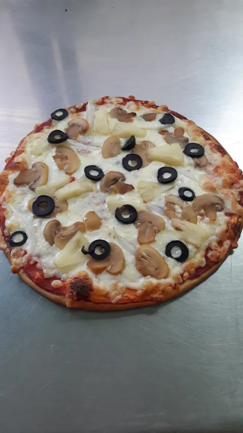 Jordanos Pizza image 1