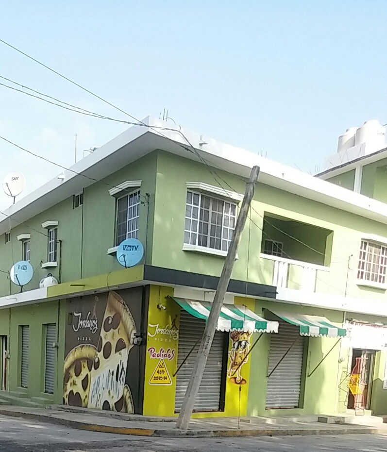 Jordanos Pizza image 4