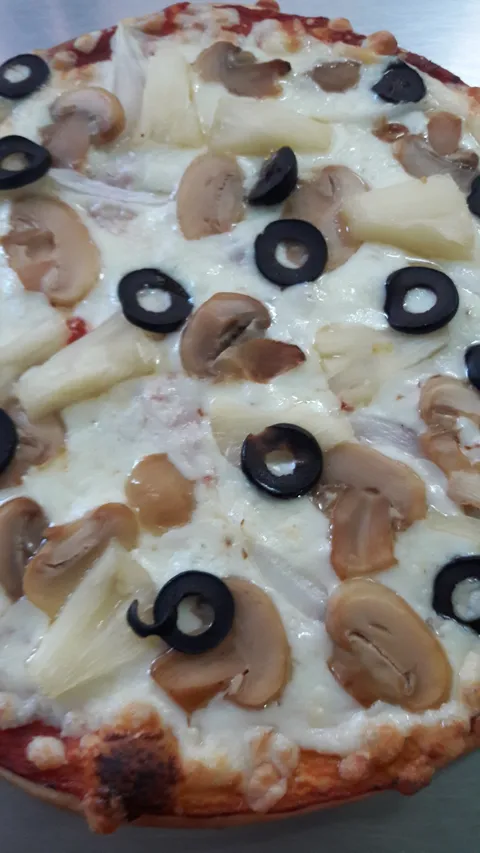 Jordanos Pizza image 5