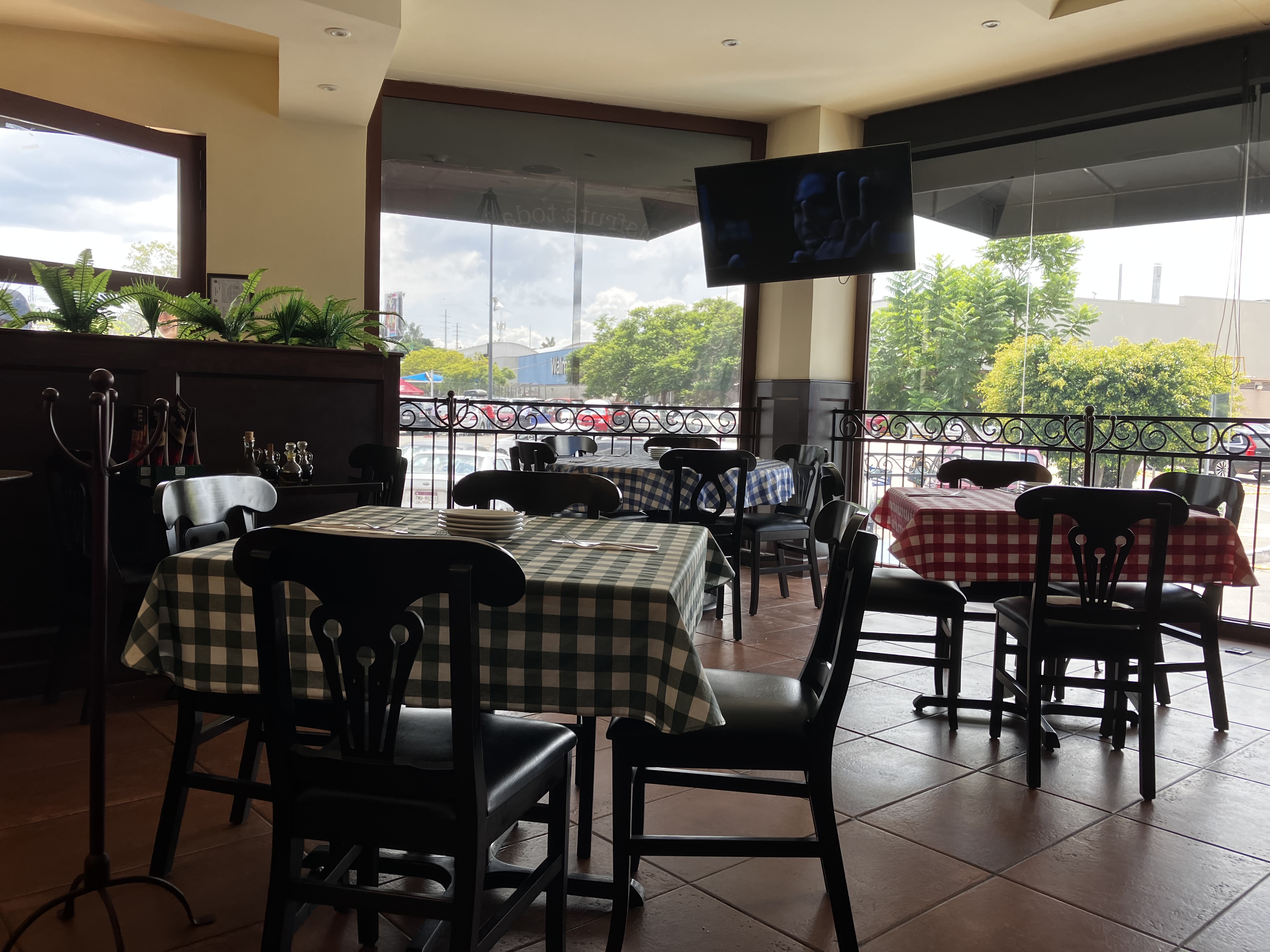 Italianni's La Huerta image 1