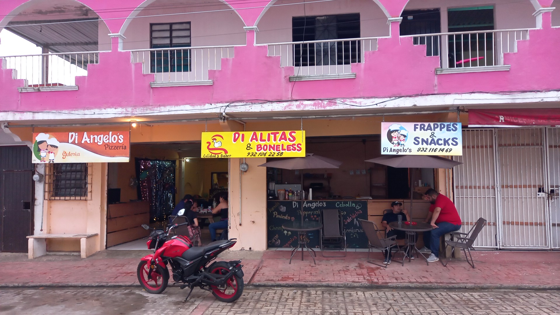 Di A'ngelos Pizza image 1