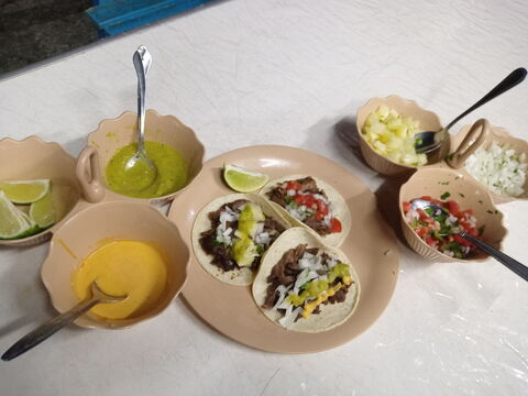 TAQUERIA LOS TROMPITOS Y LATOSBURGER image 2