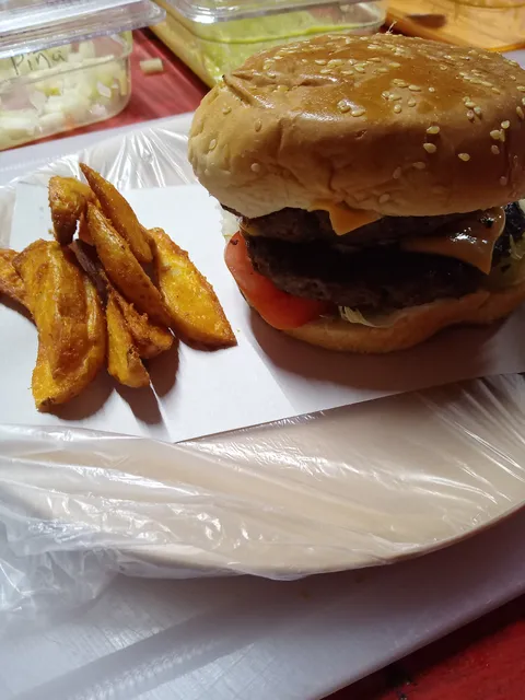 TAQUERIA LOS TROMPITOS Y LATOSBURGER image 4