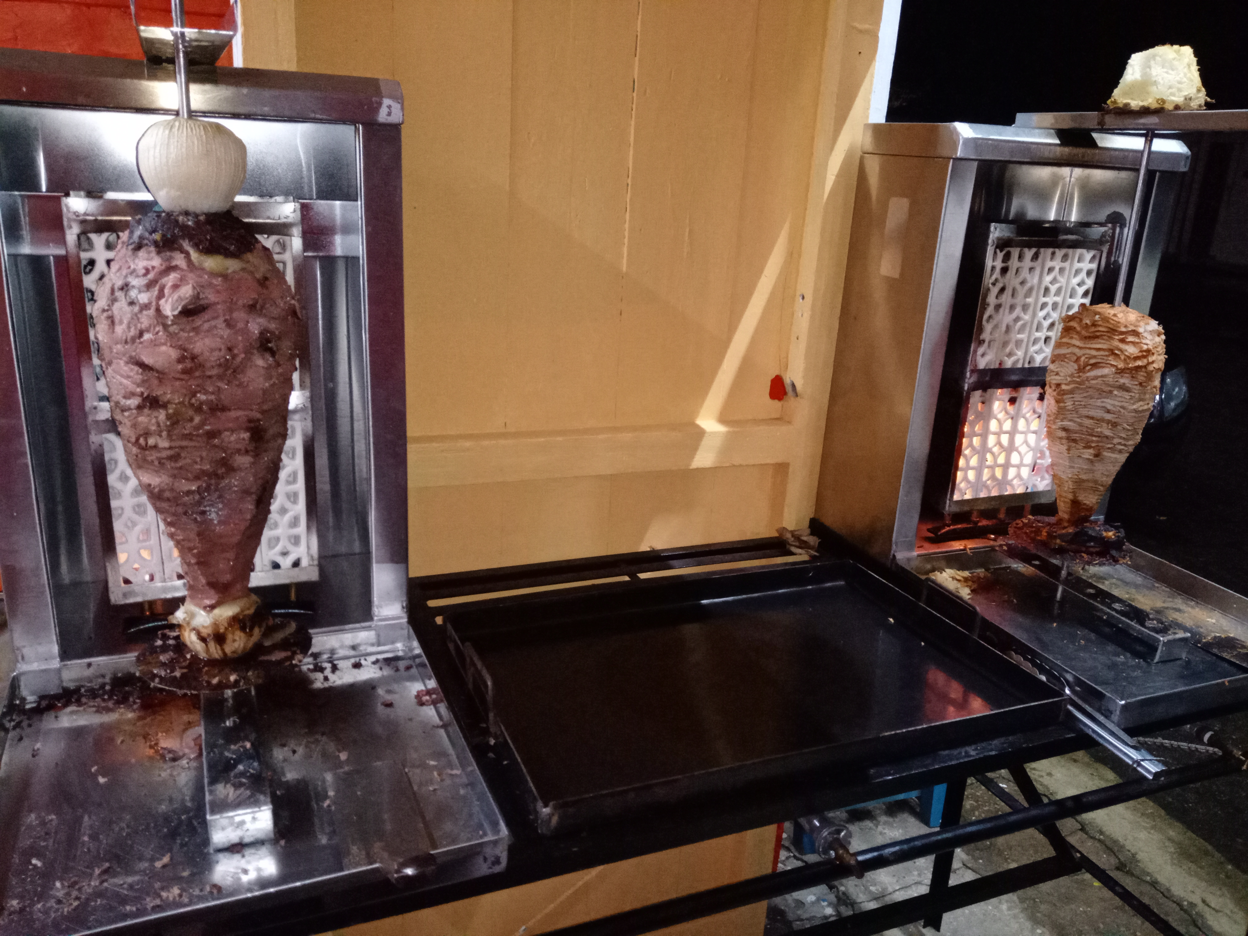 TAQUERIA LOS TROMPITOS Y LATOSBURGER image 6