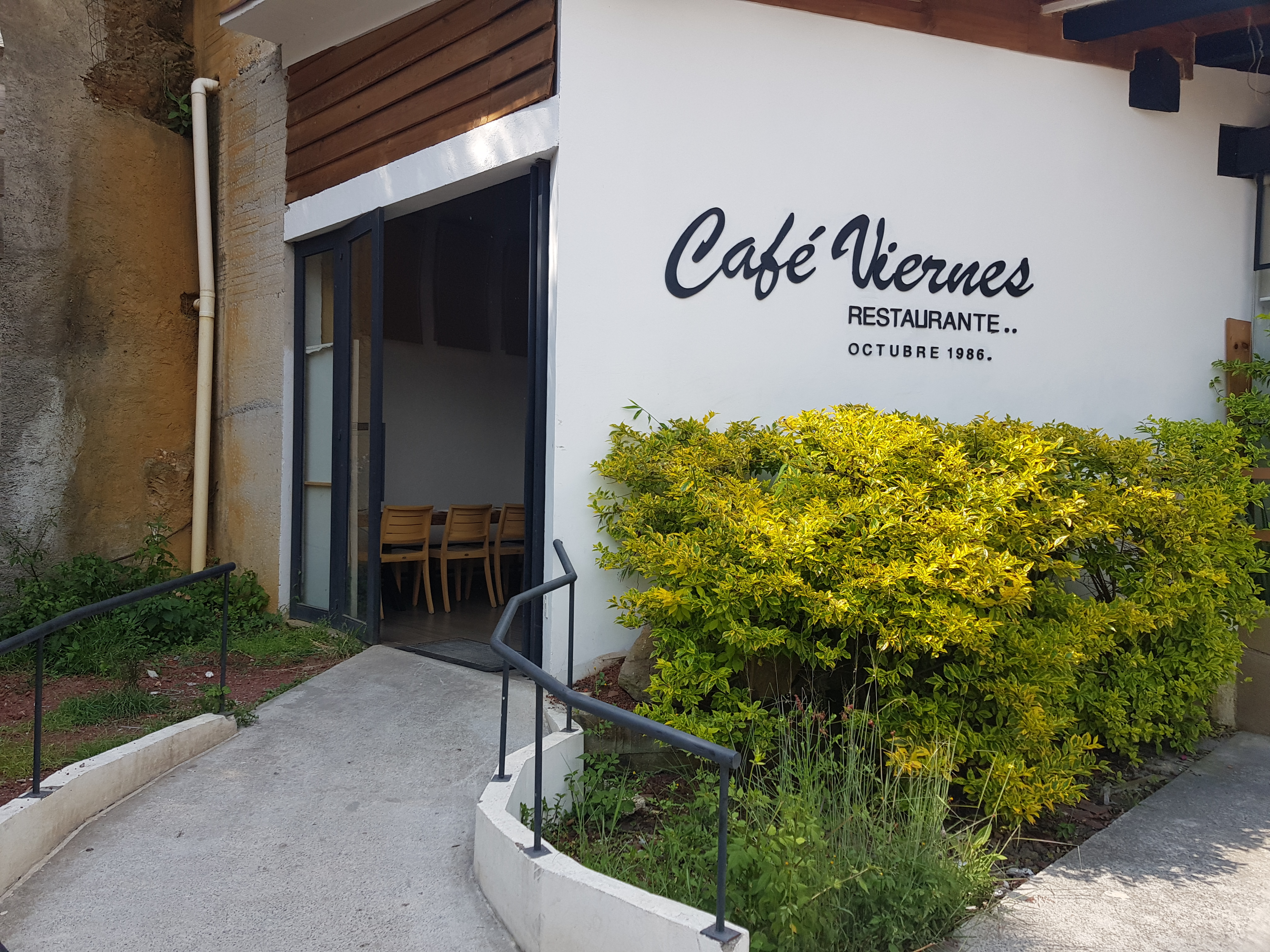 Café Viernes image 1