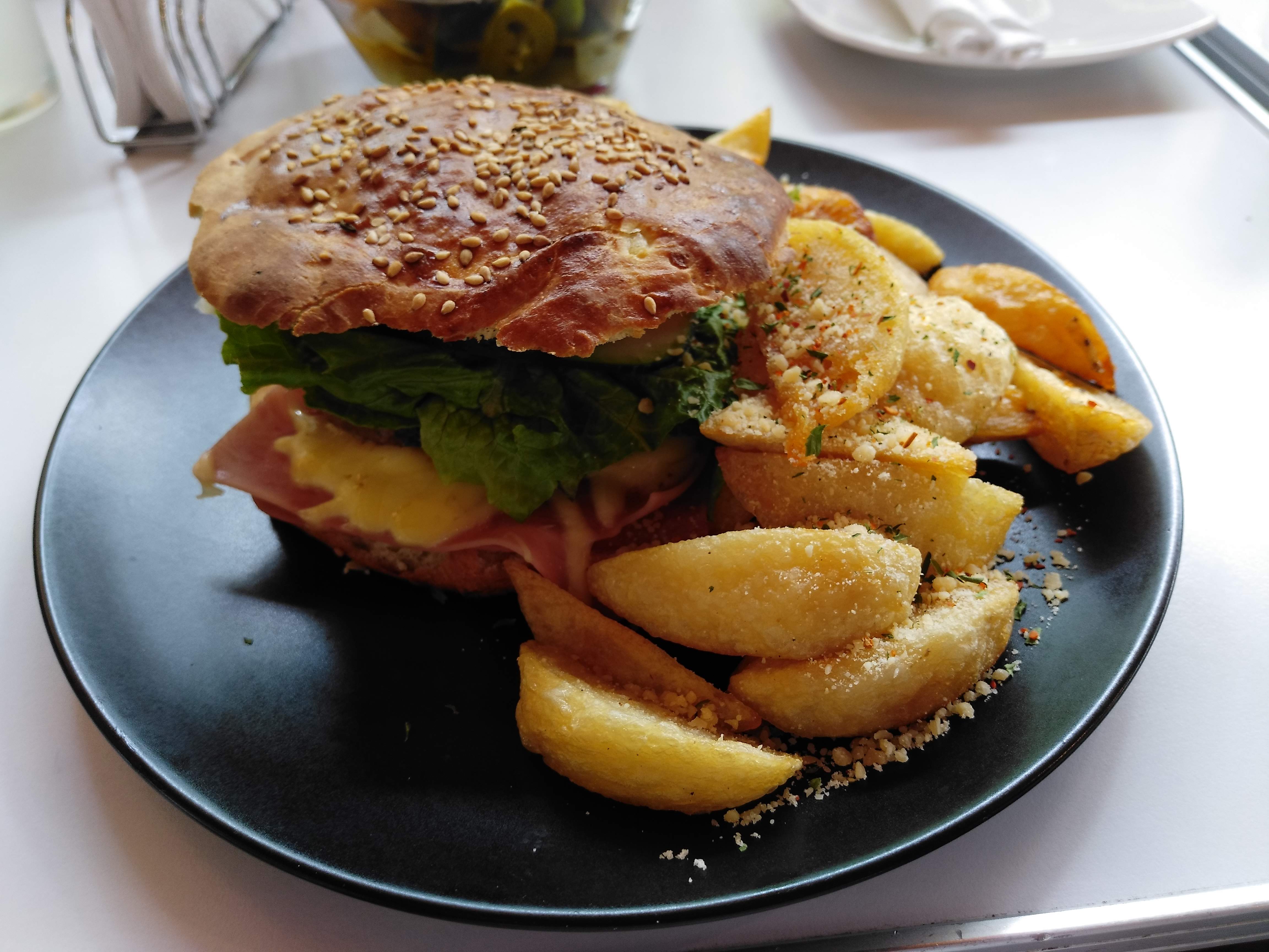 Café Viernes image 6